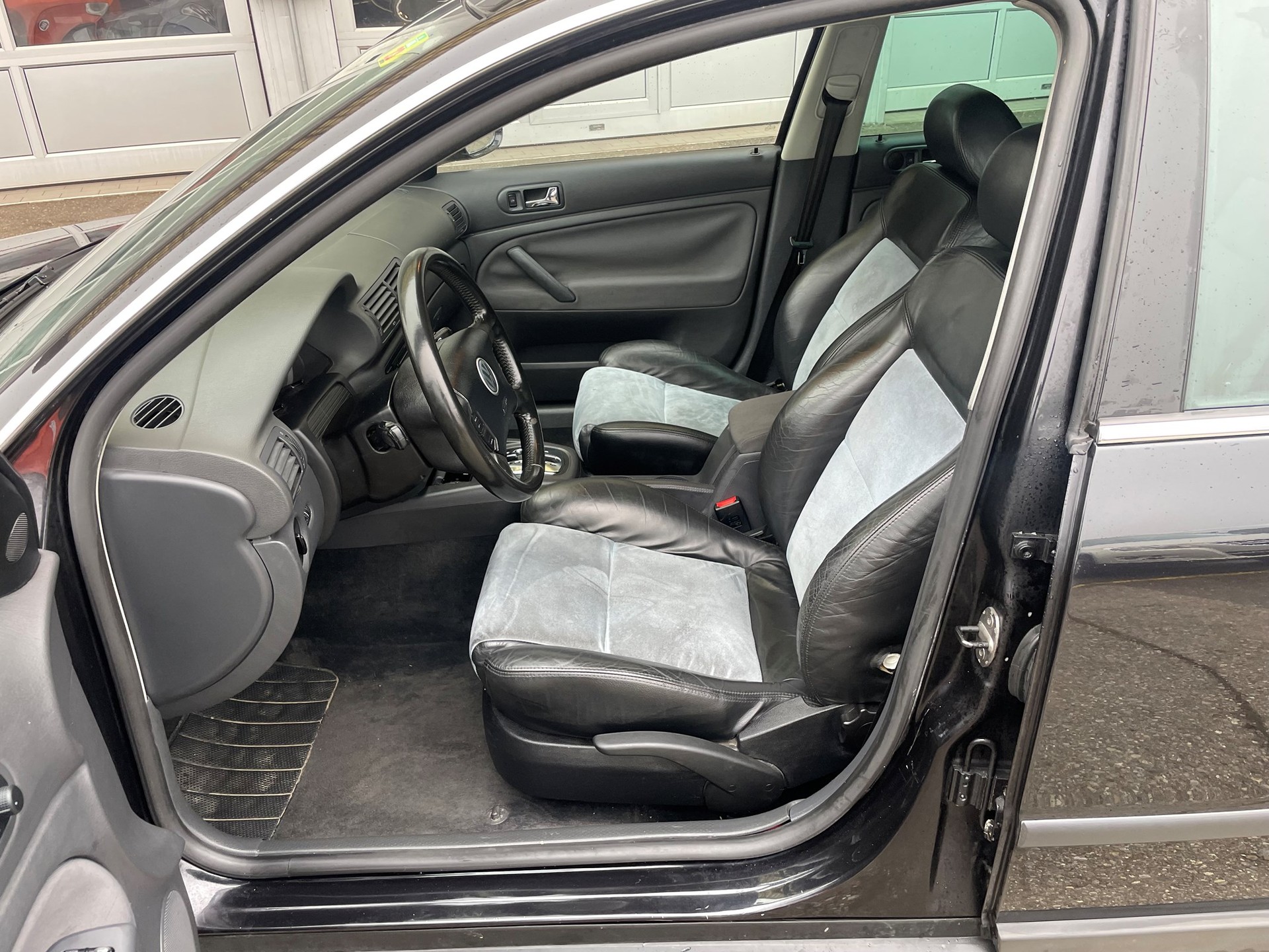 VW Passat Variant 1.8 T Highline-image-11