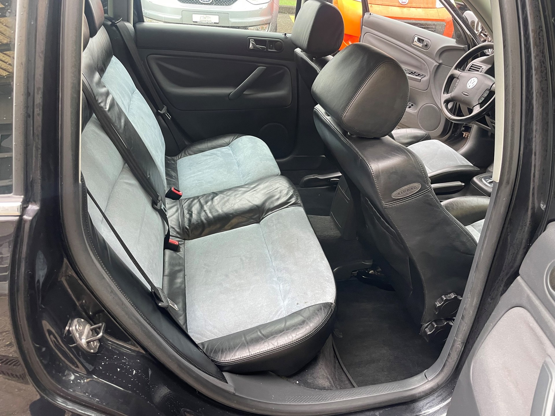 VW Passat Variant 1.8 T Highline-image-12