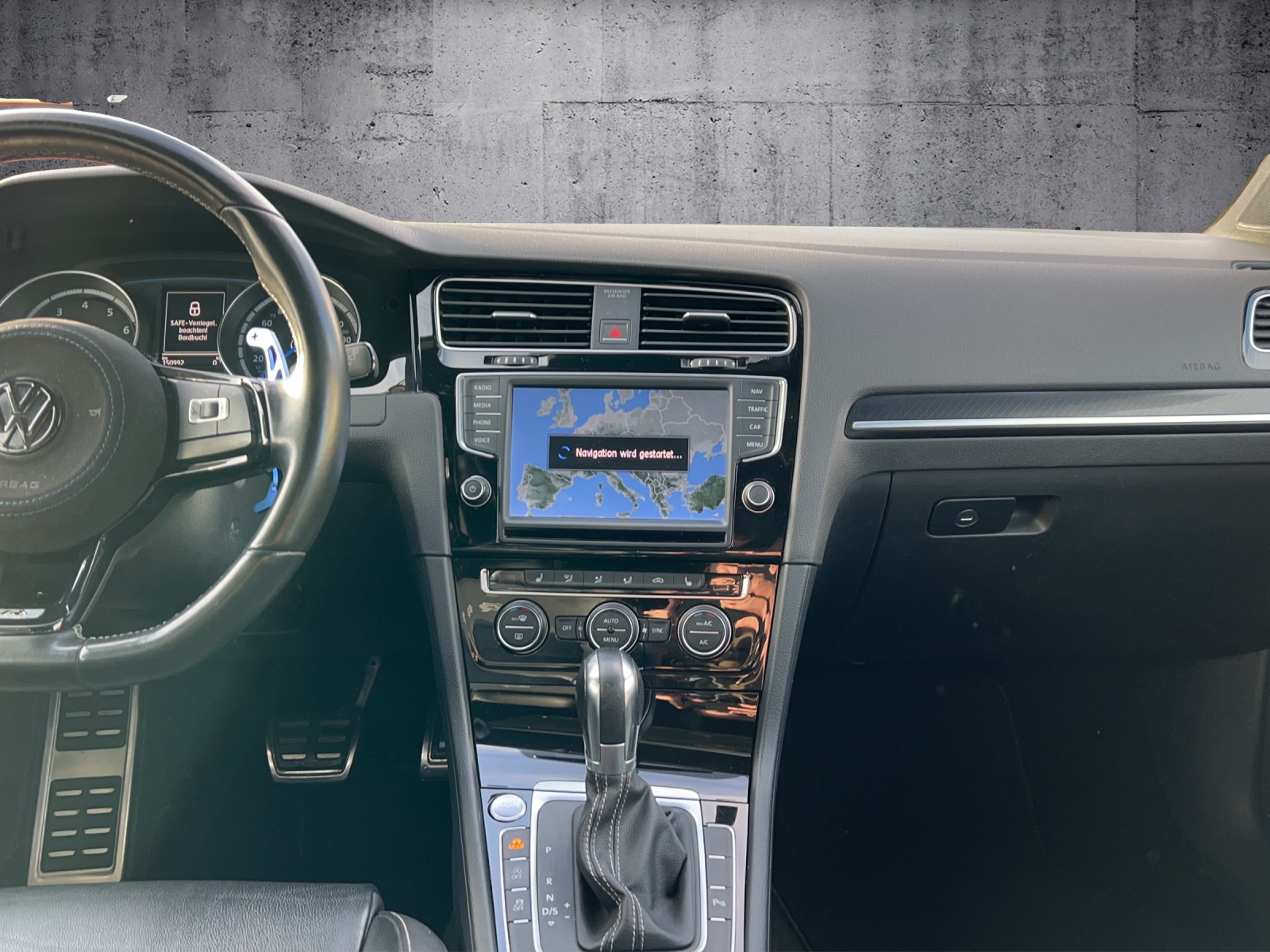 VW Golf 2.0 TSI R 4Motion DSG-image-17