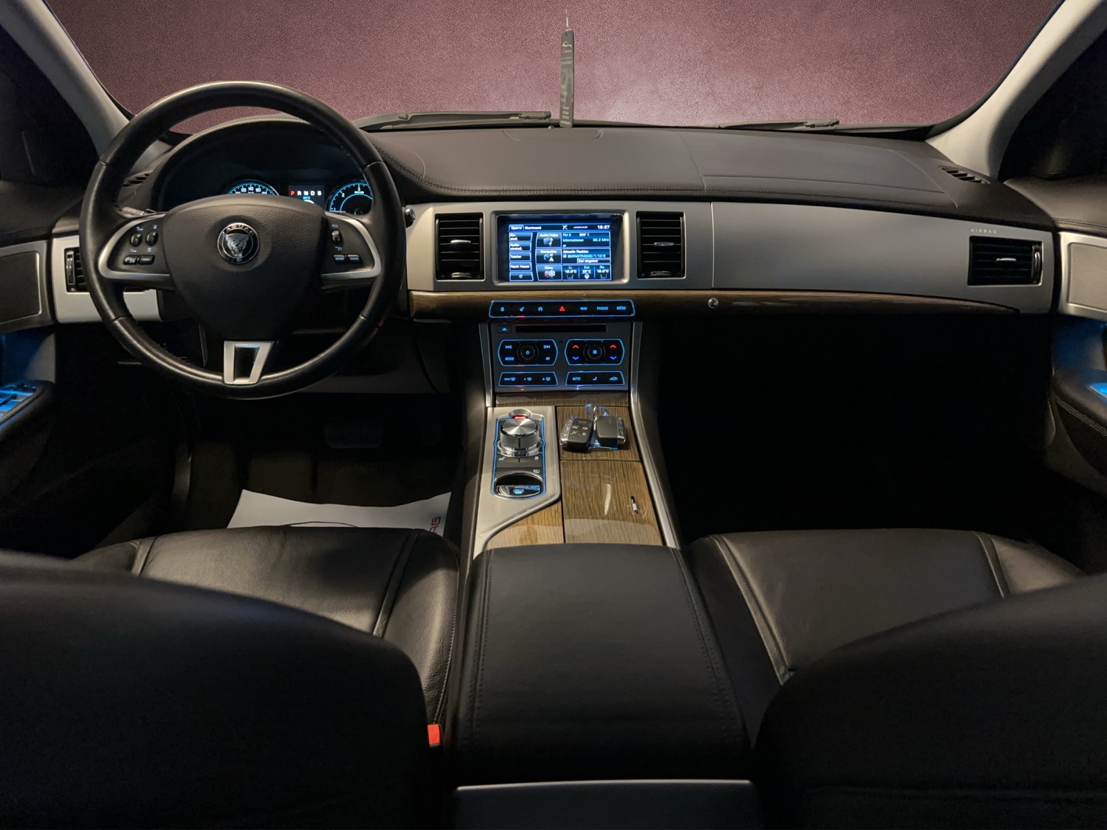 JAGUAR XF Sportbrake 2.2d Premium Luxury-image-8
