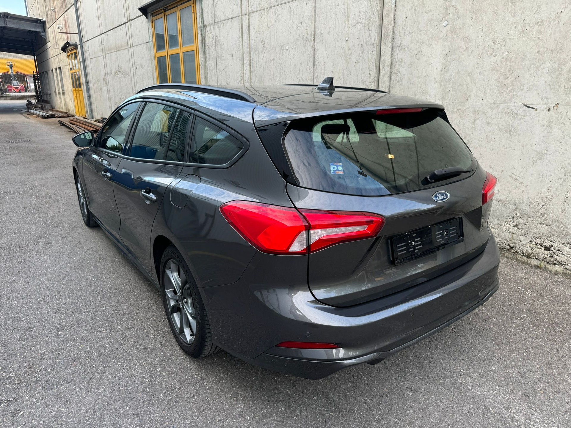 FORD Focus 1.5 TDCi ST Line Automatic-image-4