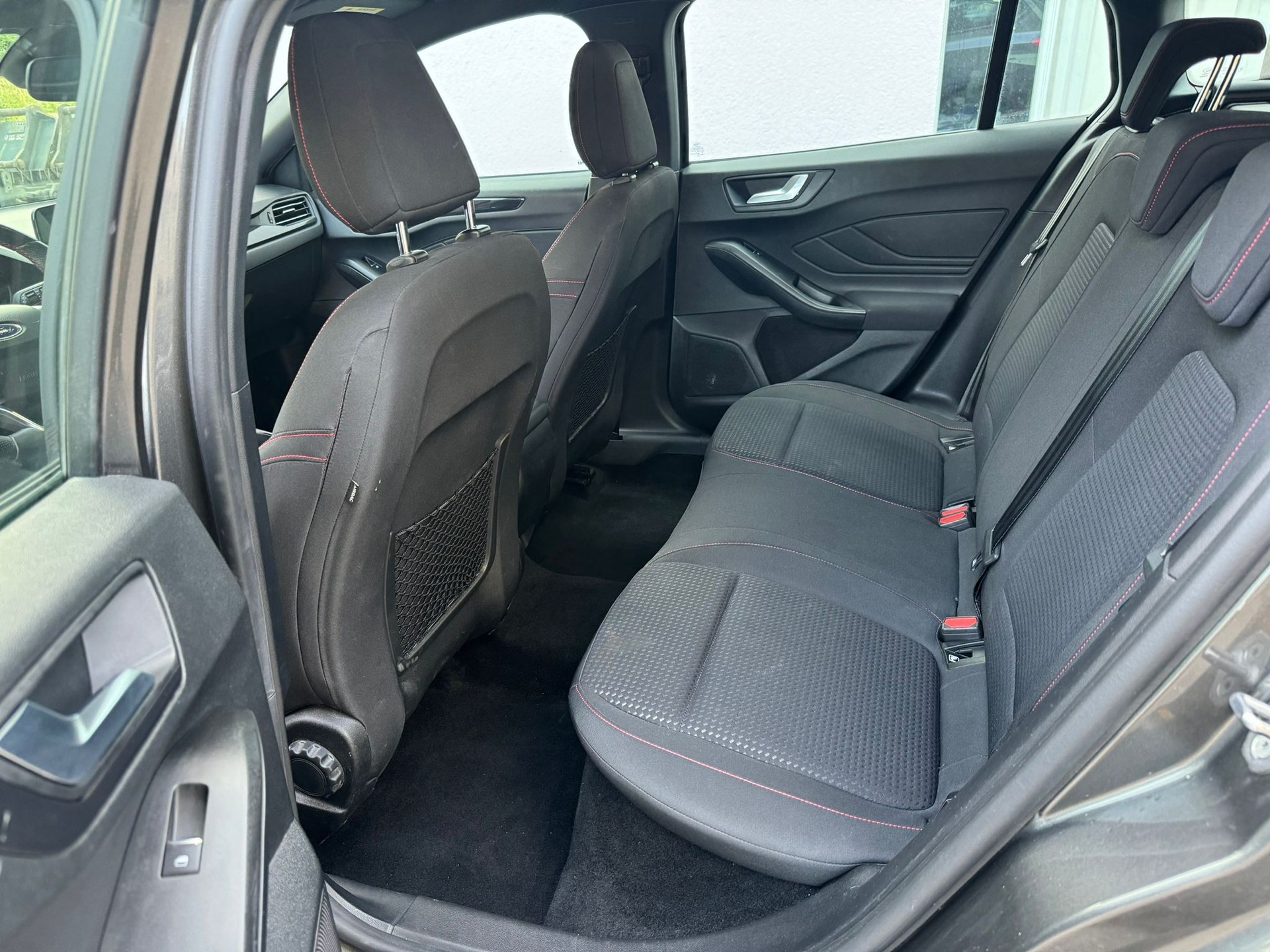 FORD Focus 1.5 TDCi ST Line Automatic-image-8