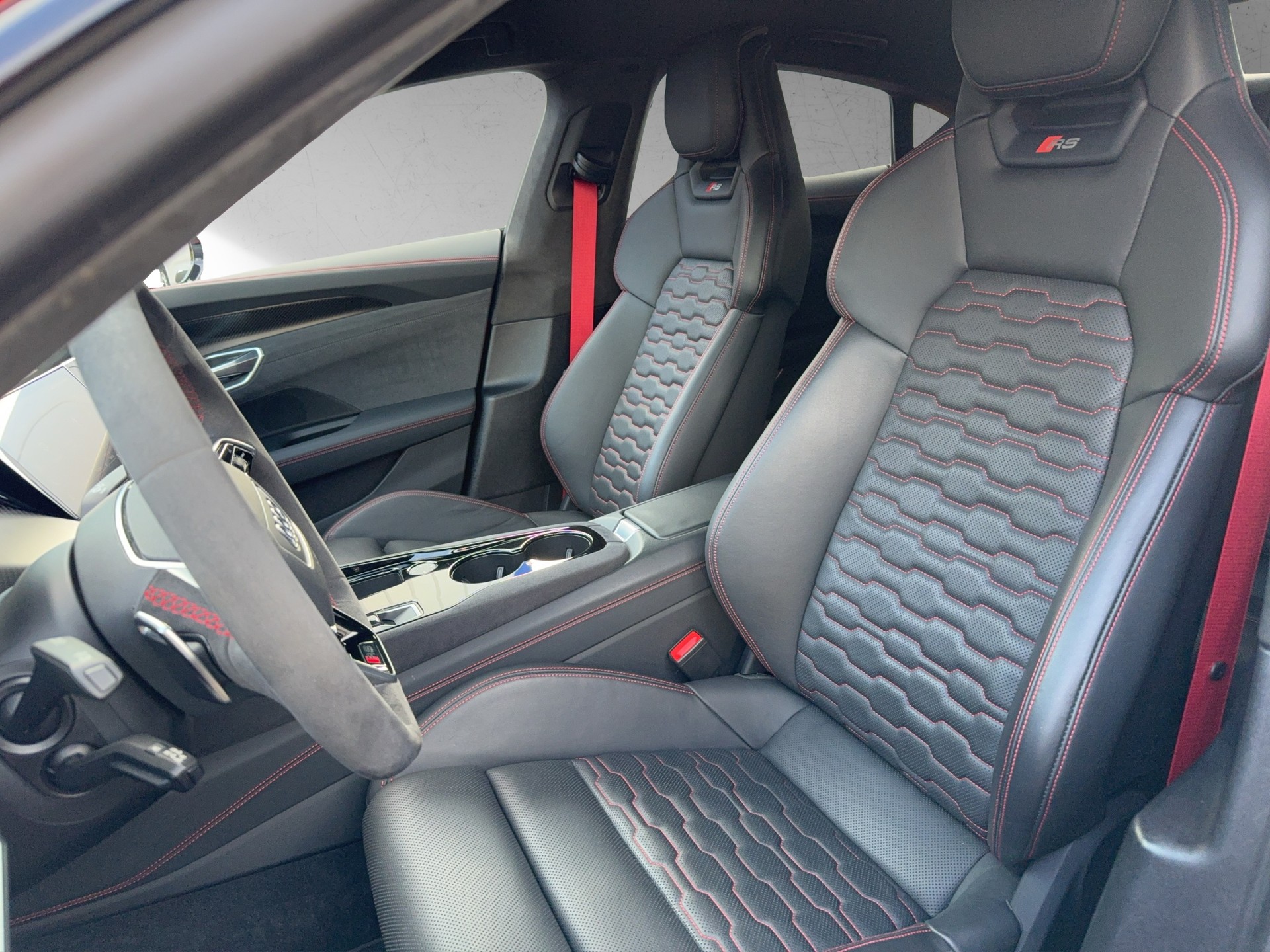 AUDI RS e-tron GT quattro-image-7