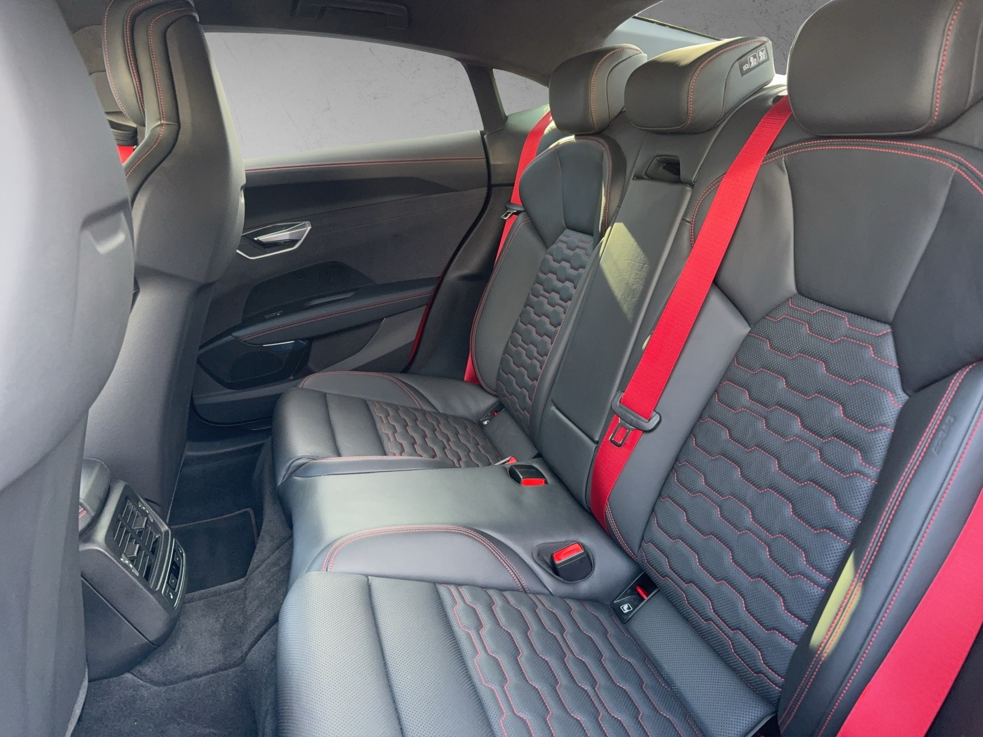AUDI RS e-tron GT quattro-image-10