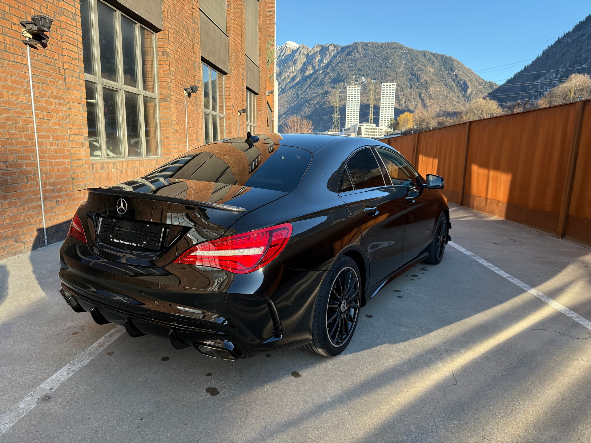 MERCEDES-BENZ CLA 250 AMG Line 7G-DCT 4Matic-image-3