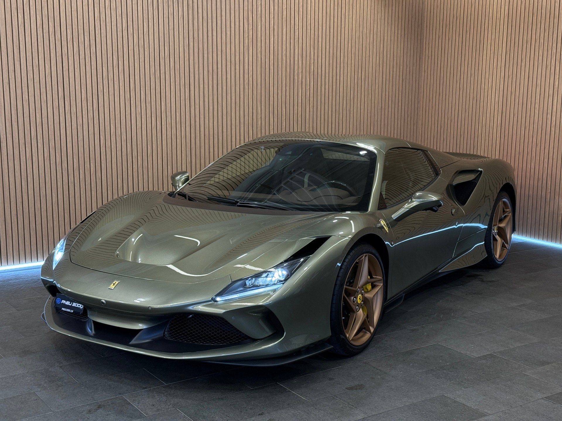 FERRARI F8 Spider *TAILOR MADE* Verde Masoni-image-13