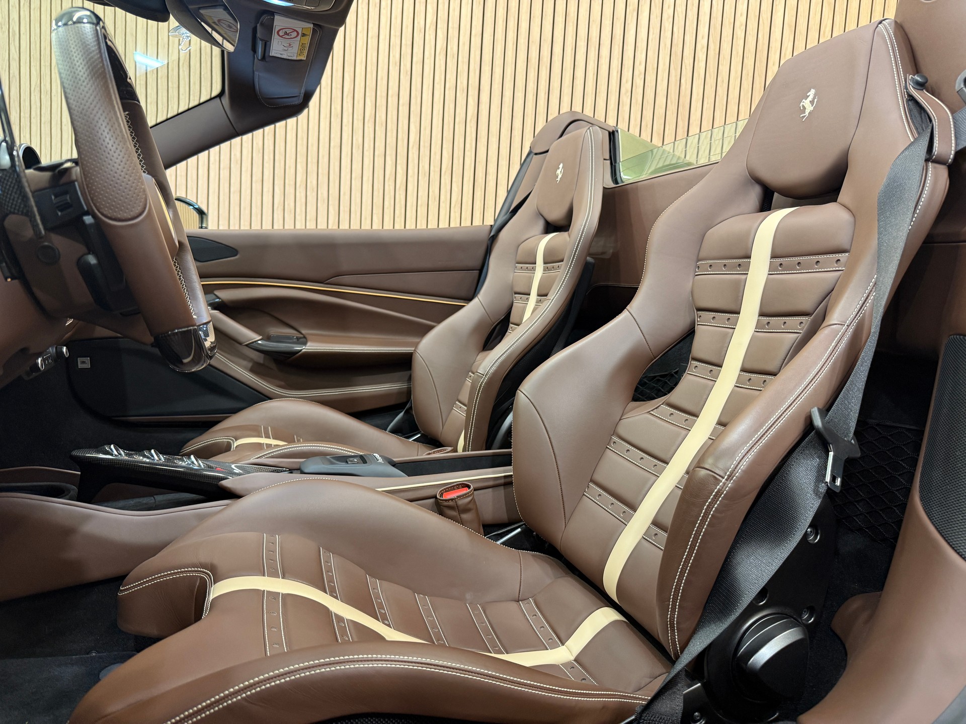FERRARI F8 Spider *TAILOR MADE* Verde Masoni-image-9