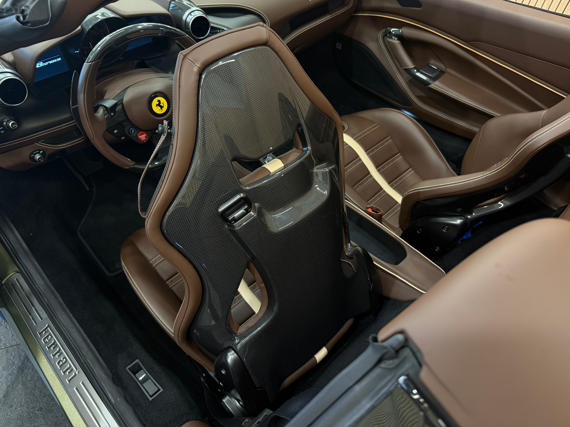 FERRARI F8 Spider *TAILOR MADE* Verde Masoni-image-10