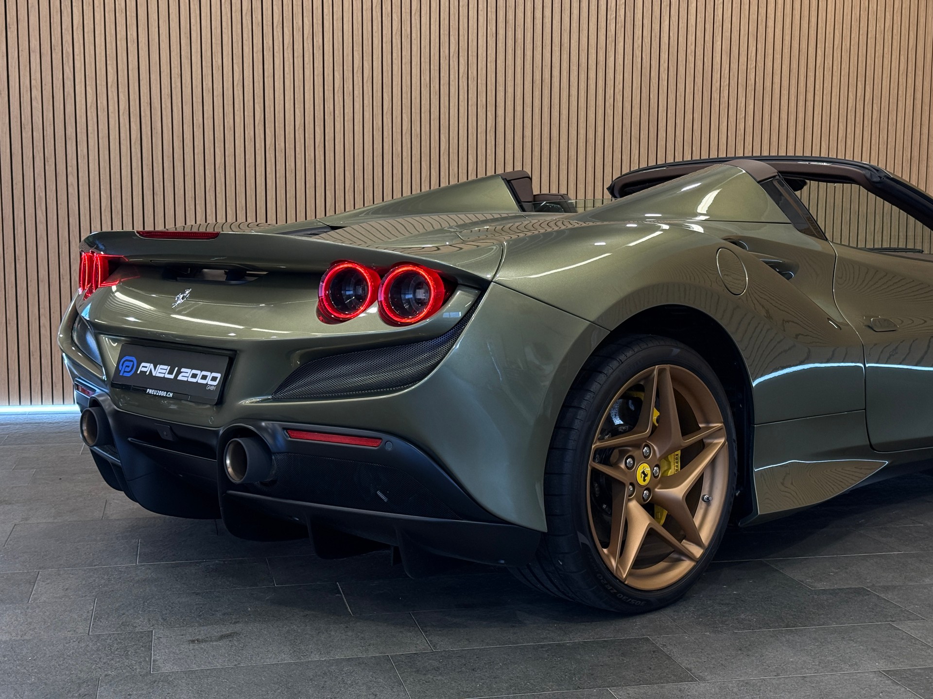 FERRARI F8 Spider *TAILOR MADE* Verde Masoni-image-5