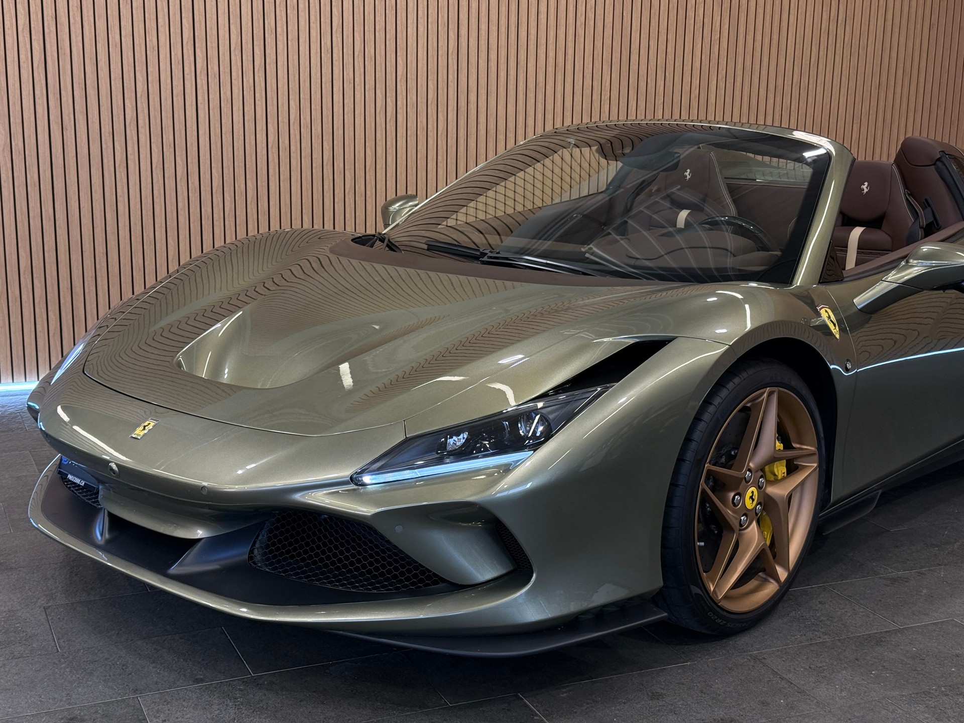 FERRARI F8 Spider *TAILOR MADE* Verde Masoni-image-3
