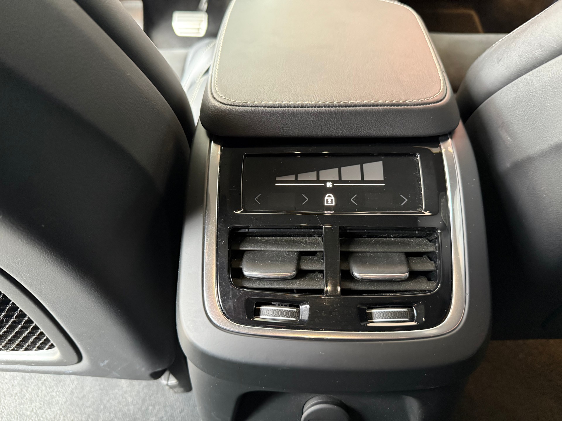 VOLVO XC90 T8 TE eAWD R-Design Geartronic-image-11