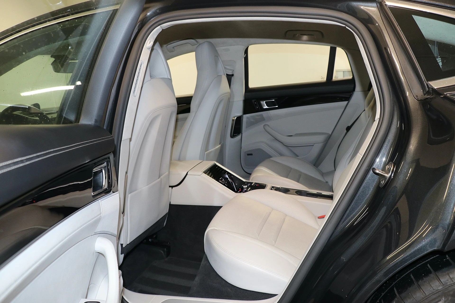 PORSCHE Panamera 4S Diesel PDK-image-14