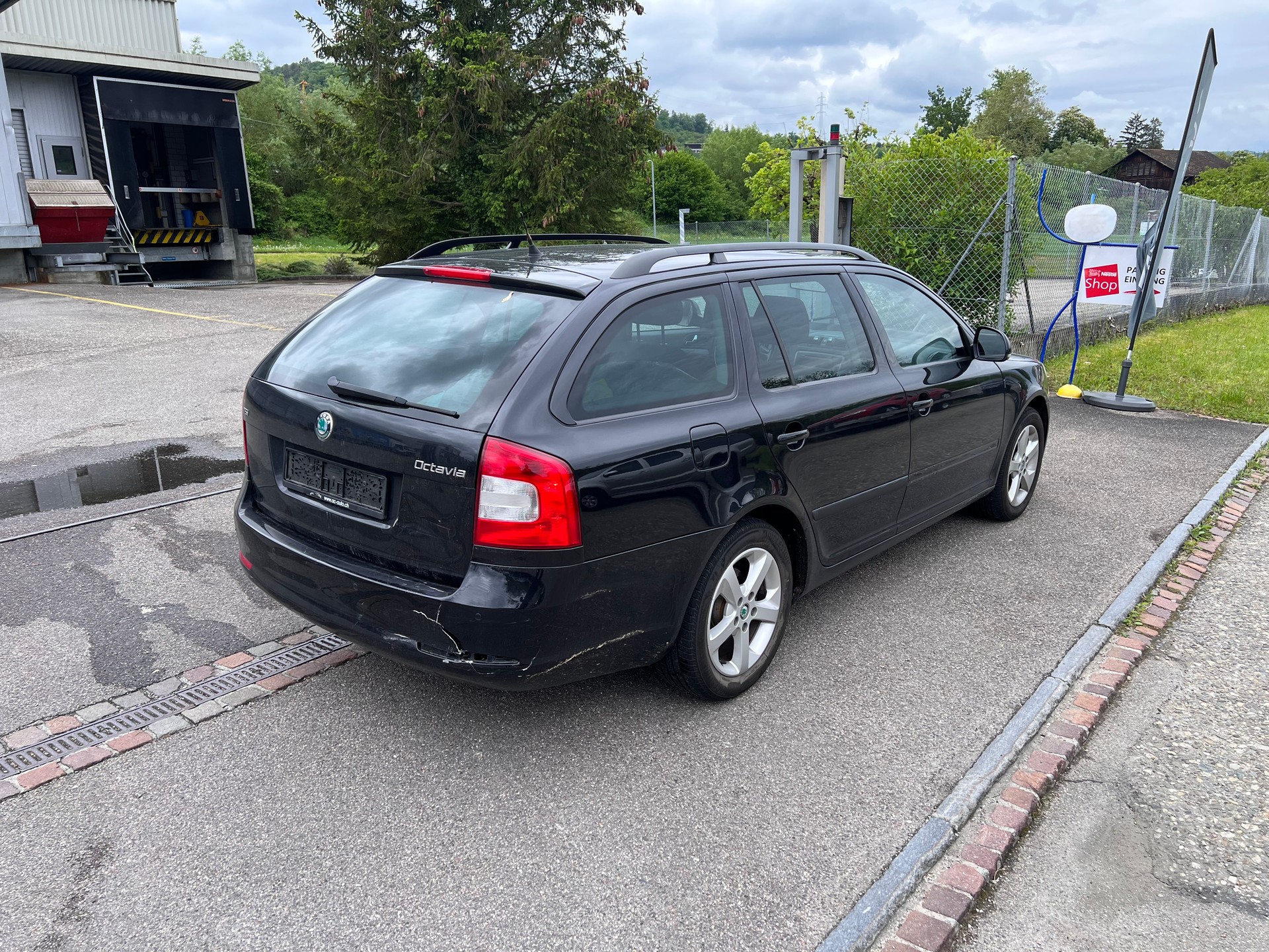 SKODA Octavia Combi 1.4 TSI Ambiente-image-2
