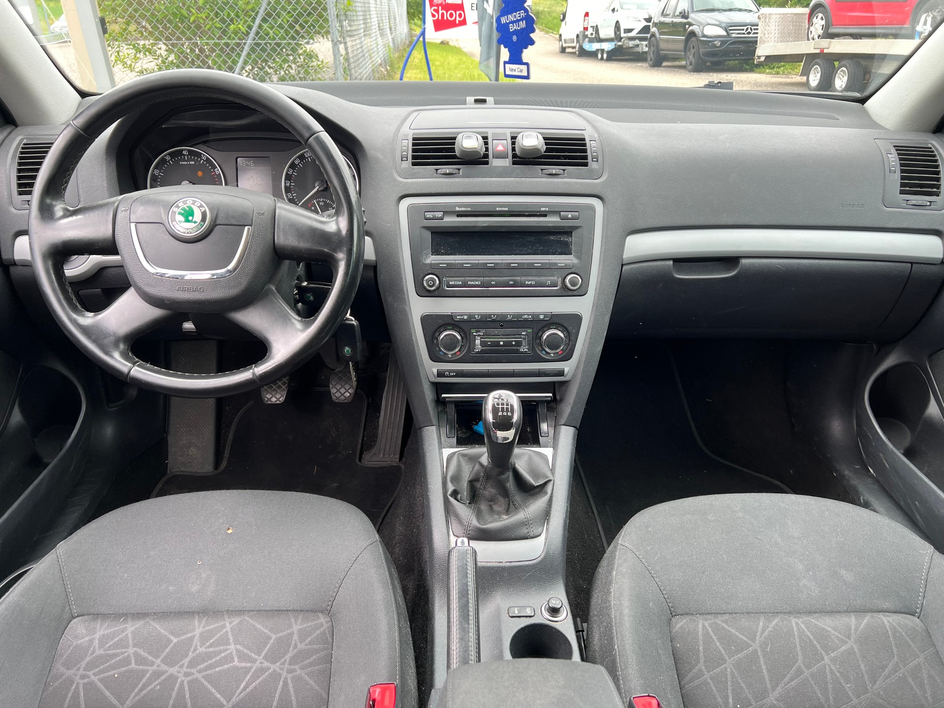 SKODA Octavia Combi 1.4 TSI Ambiente-image-4