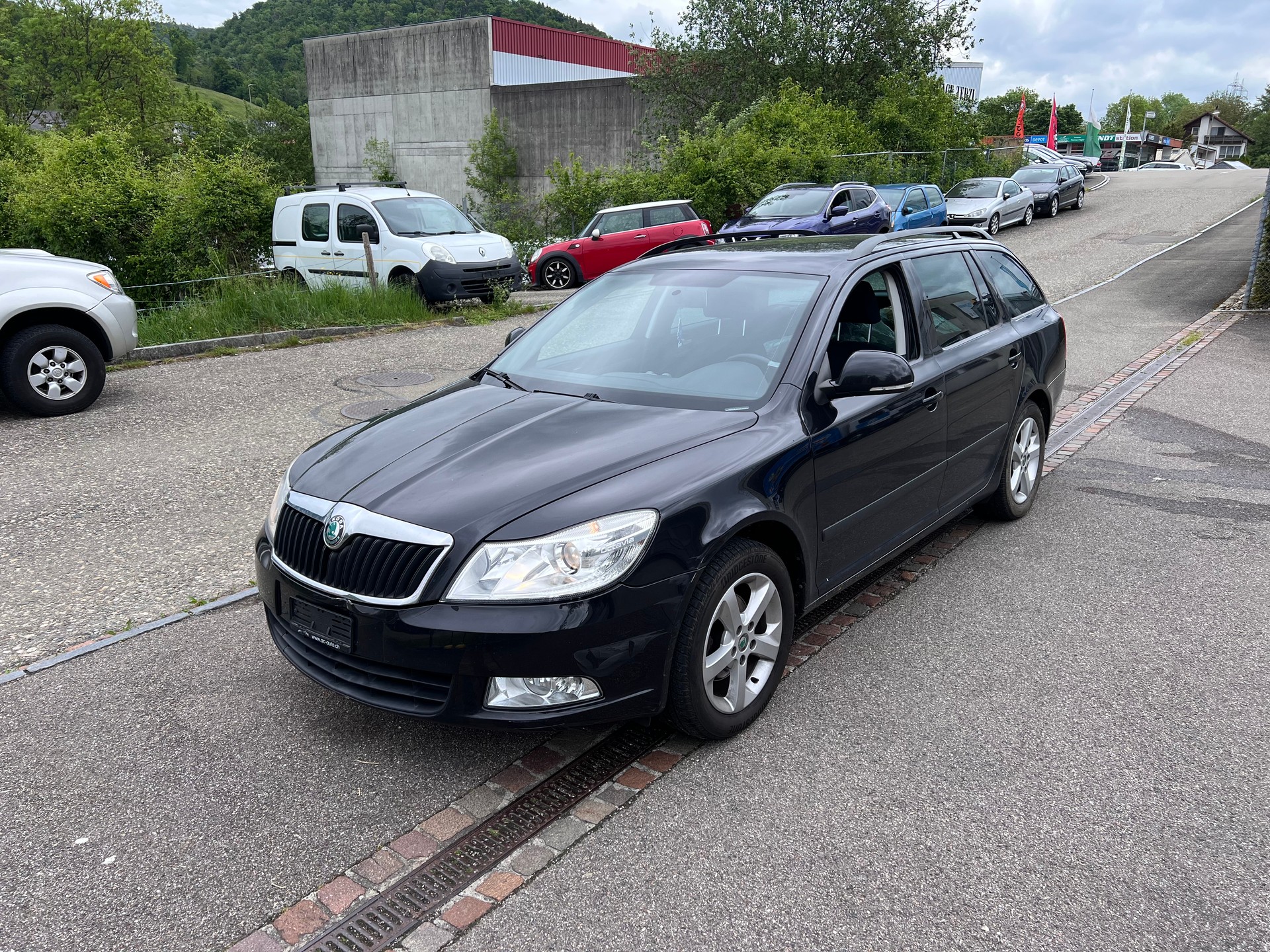 SKODA Octavia Combi 1.4 TSI Ambiente-image-0