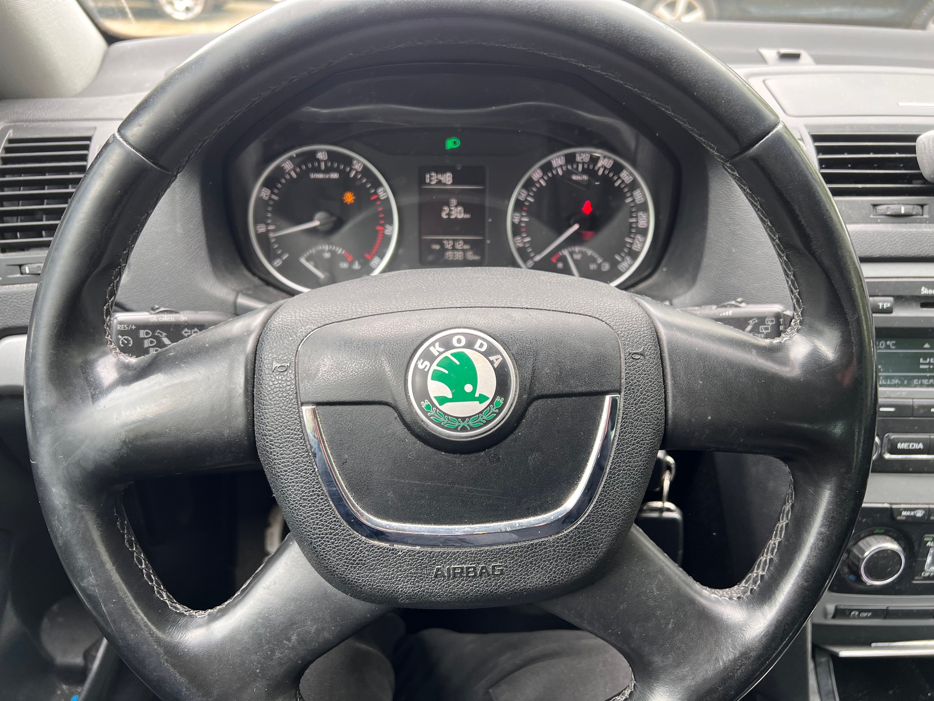 SKODA Octavia Combi 1.4 TSI Ambiente-image-6