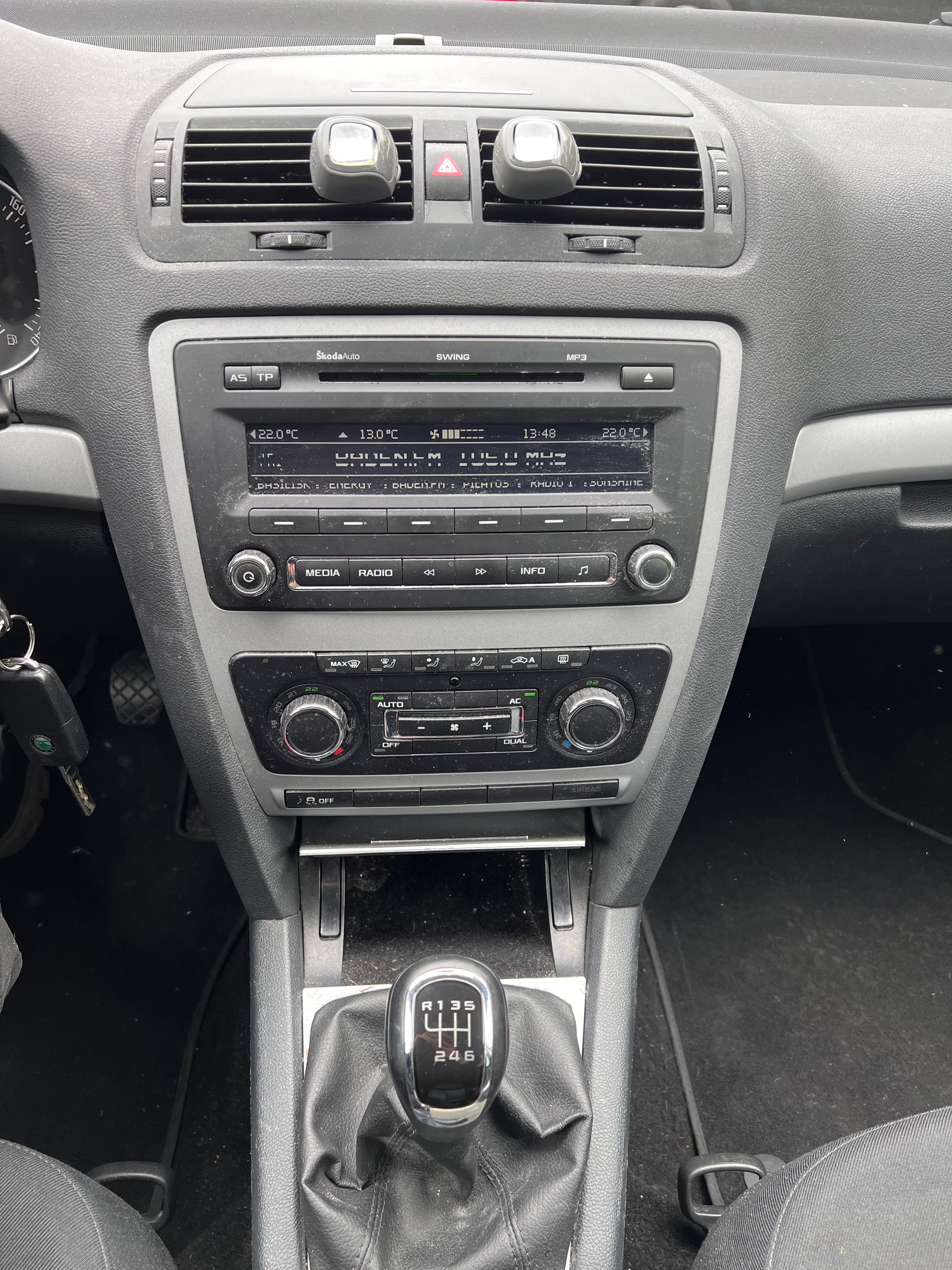 SKODA Octavia Combi 1.4 TSI Ambiente-image-5
