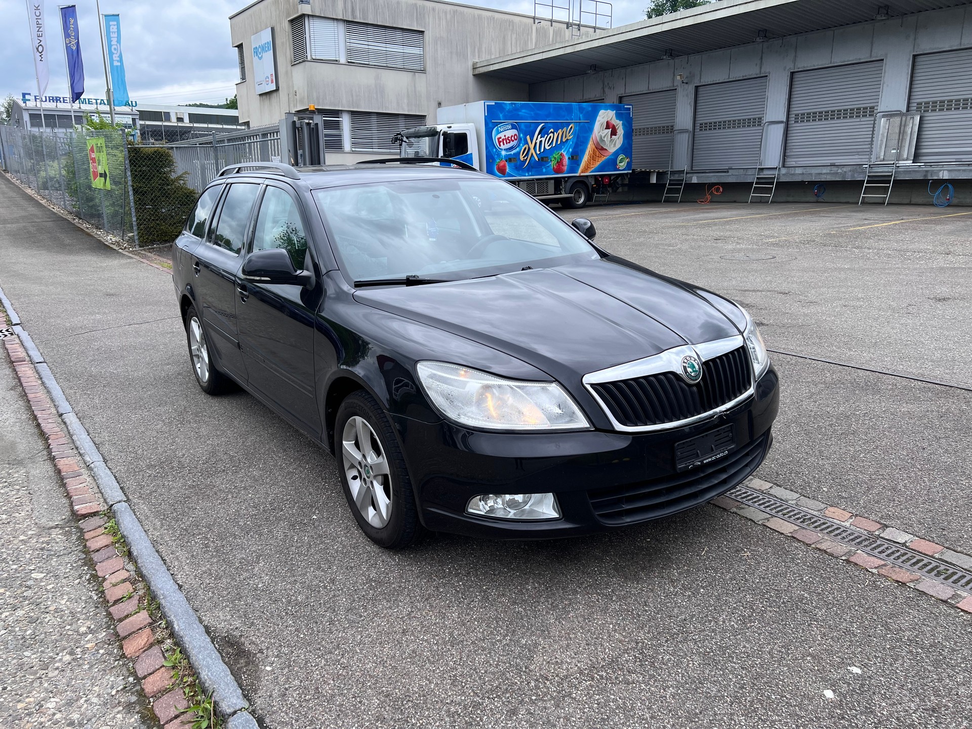 SKODA Octavia Combi 1.4 TSI Ambiente-image-3