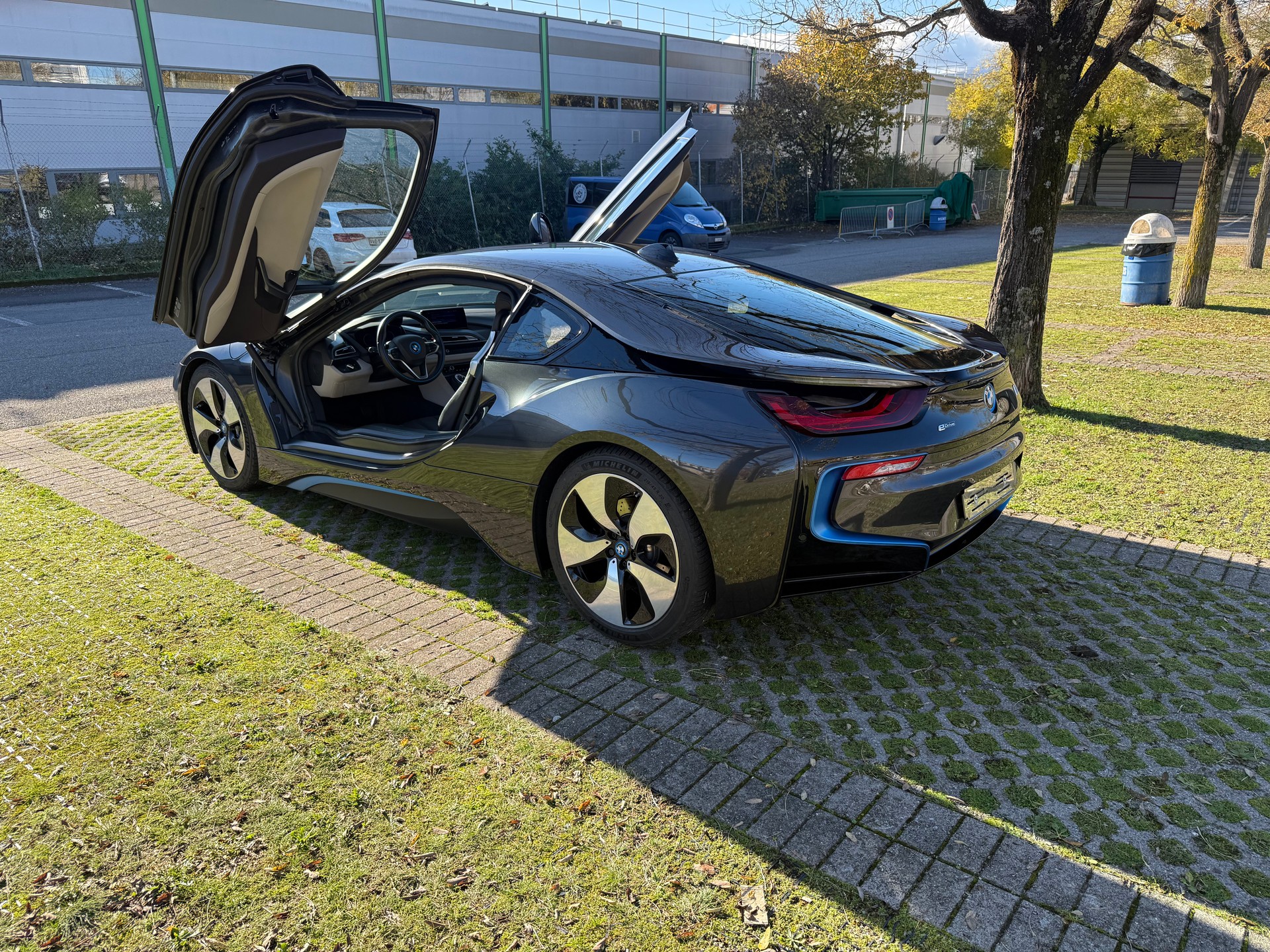 BMW i8 Coupé-image-2