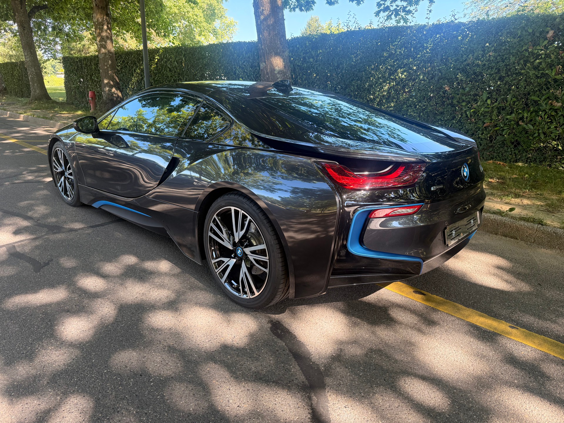 BMW i8 Coupé-image-1