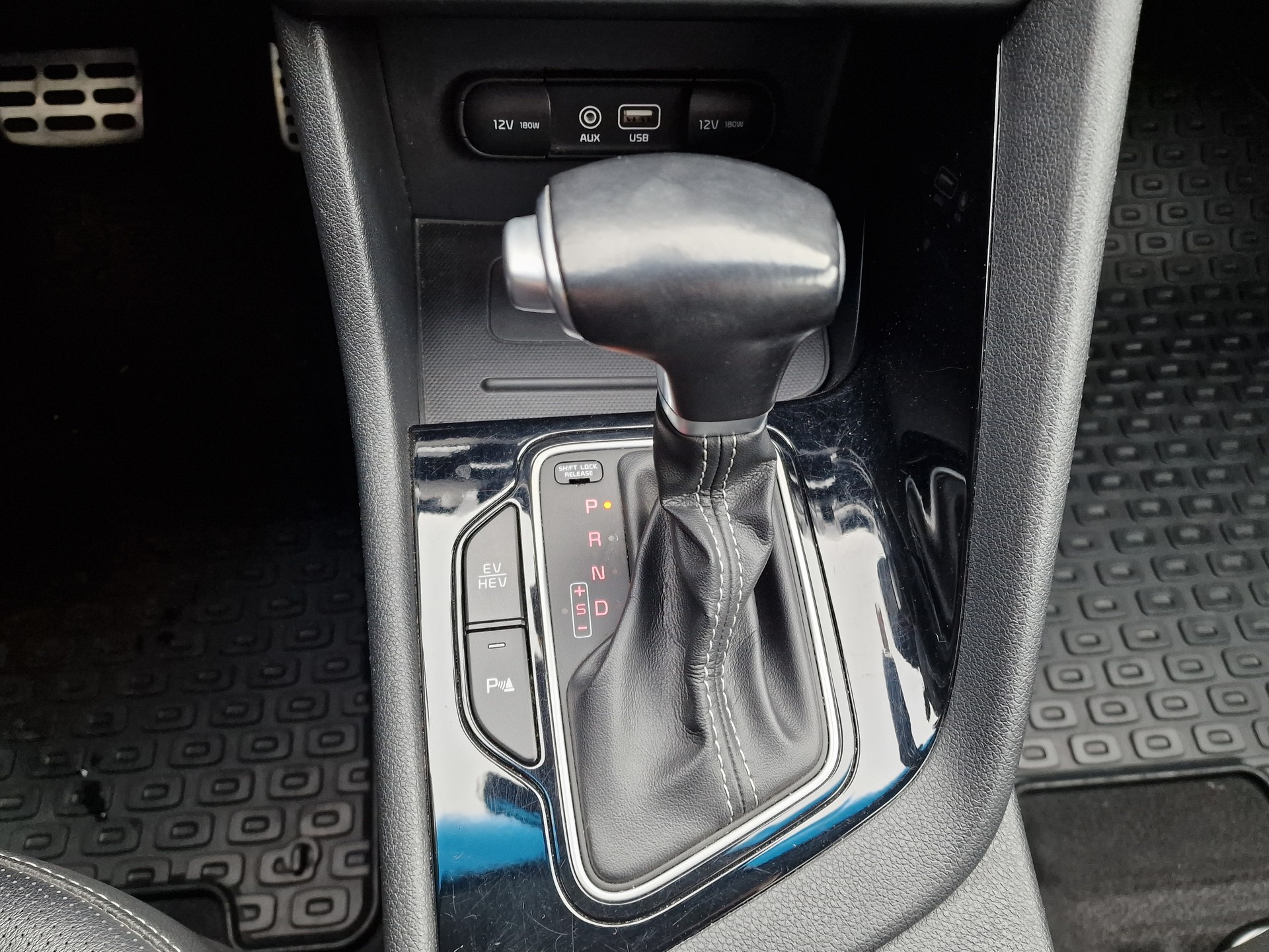 KIA Niro 1.6GDi Plug-in Hybrid DCT-image-11