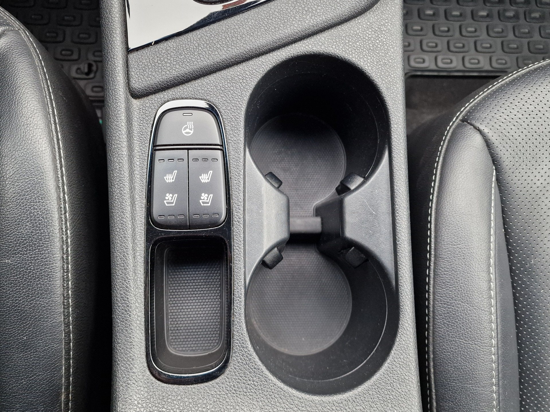 KIA Niro 1.6GDi Plug-in Hybrid DCT-image-10