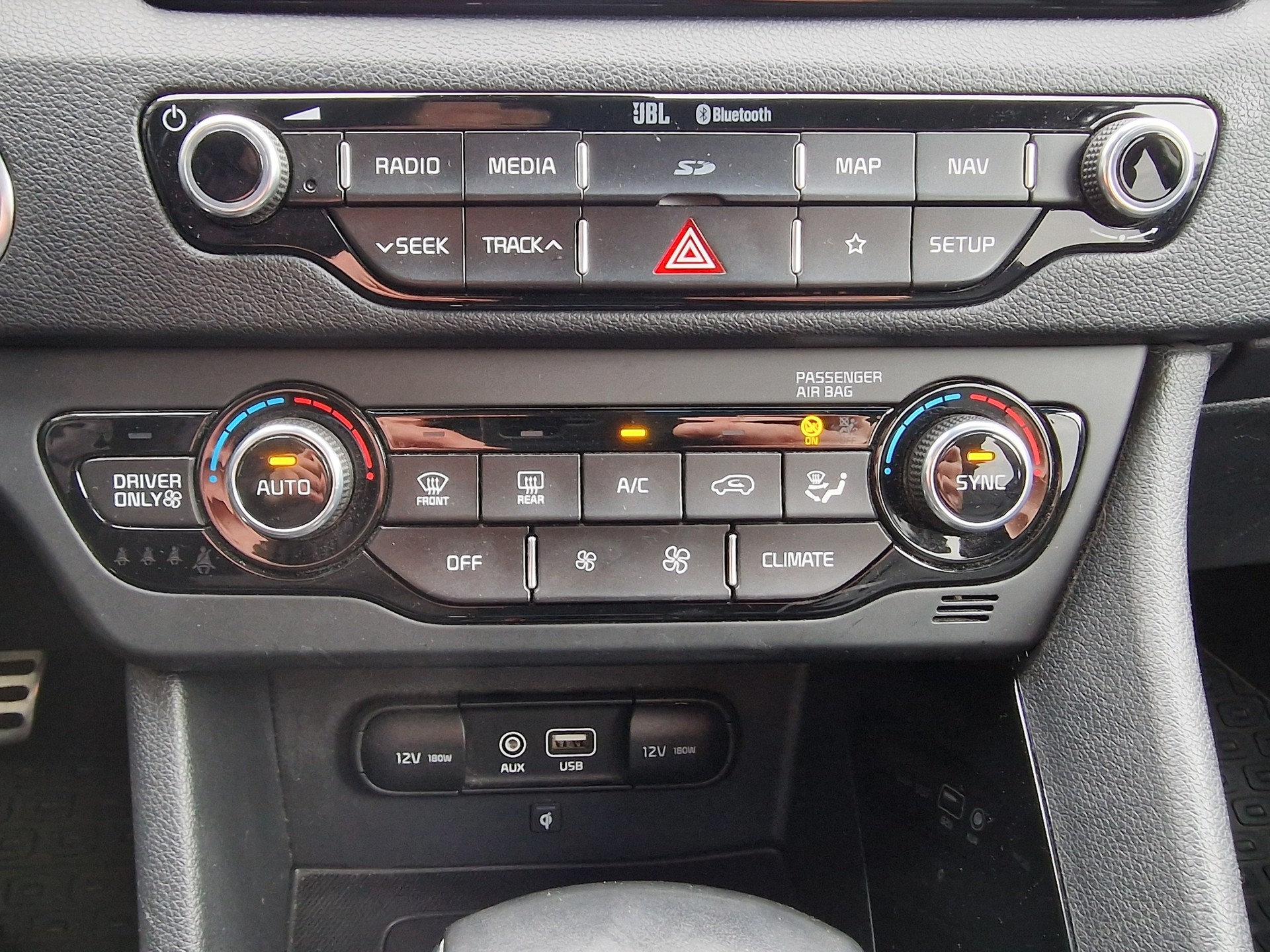 KIA Niro 1.6GDi Plug-in Hybrid DCT-image-12