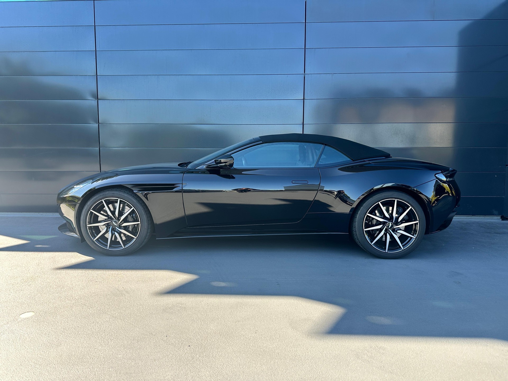 ASTON MARTIN DB11 Volante 4.0 V8 Bi-Turbo-image-8