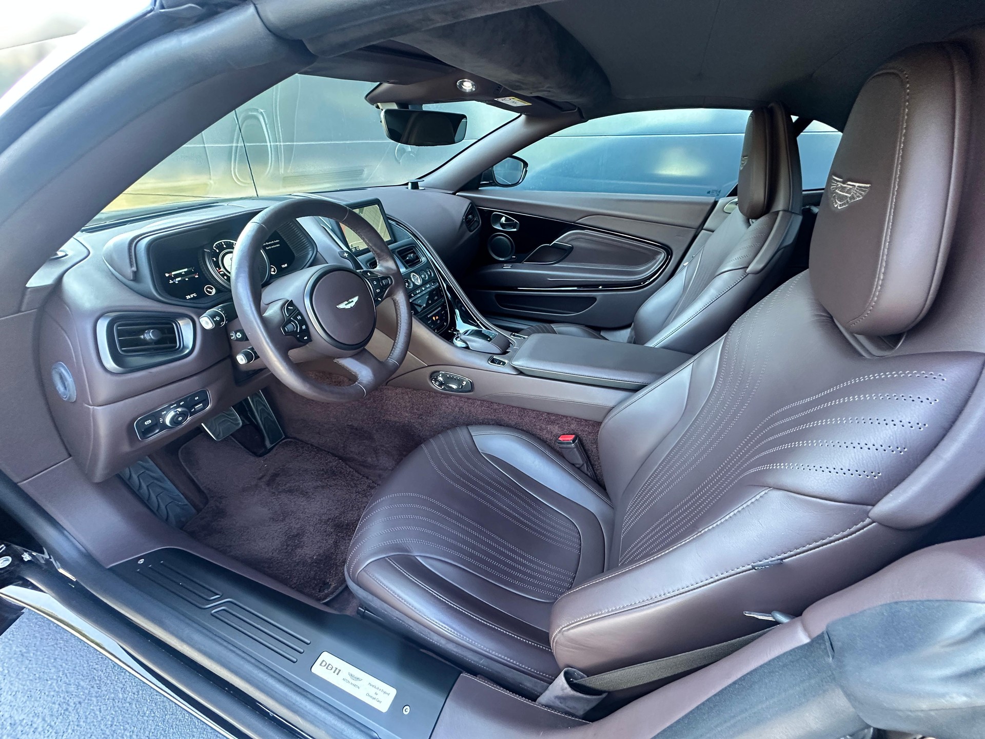 ASTON MARTIN DB11 Volante 4.0 V8 Bi-Turbo-image-9