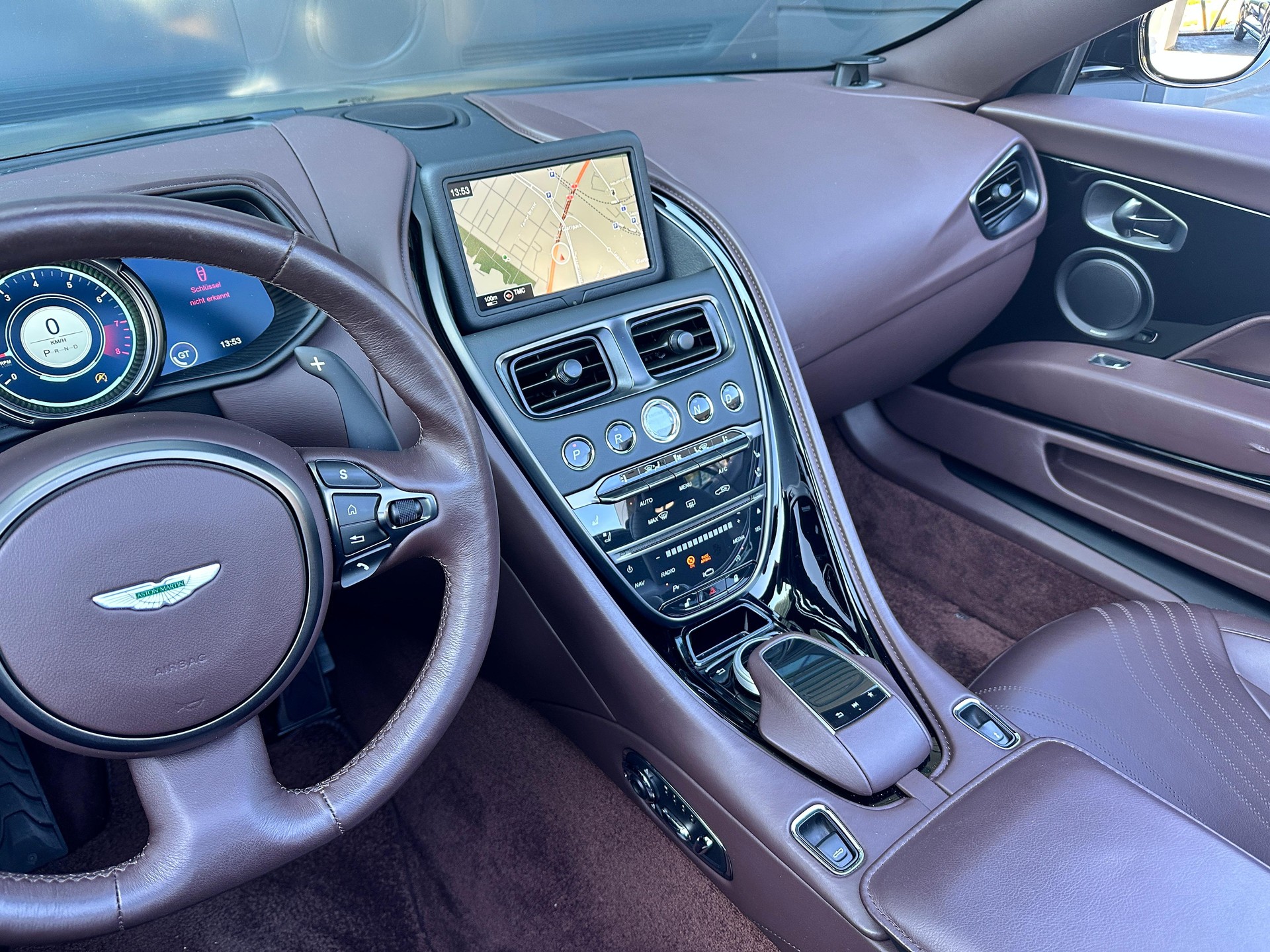 ASTON MARTIN DB11 Volante 4.0 V8 Bi-Turbo-image-11