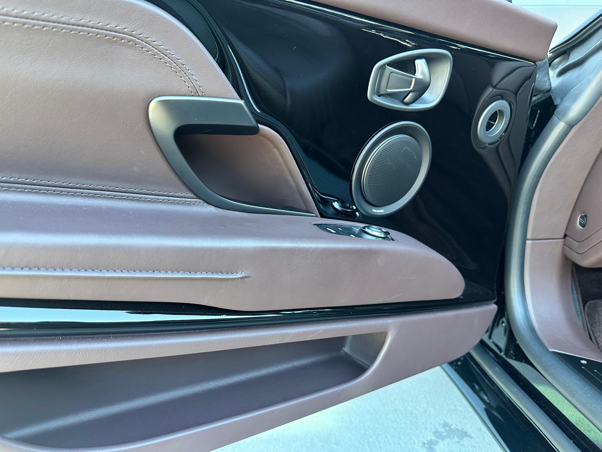 ASTON MARTIN DB11 Volante 4.0 V8 Bi-Turbo-image-17
