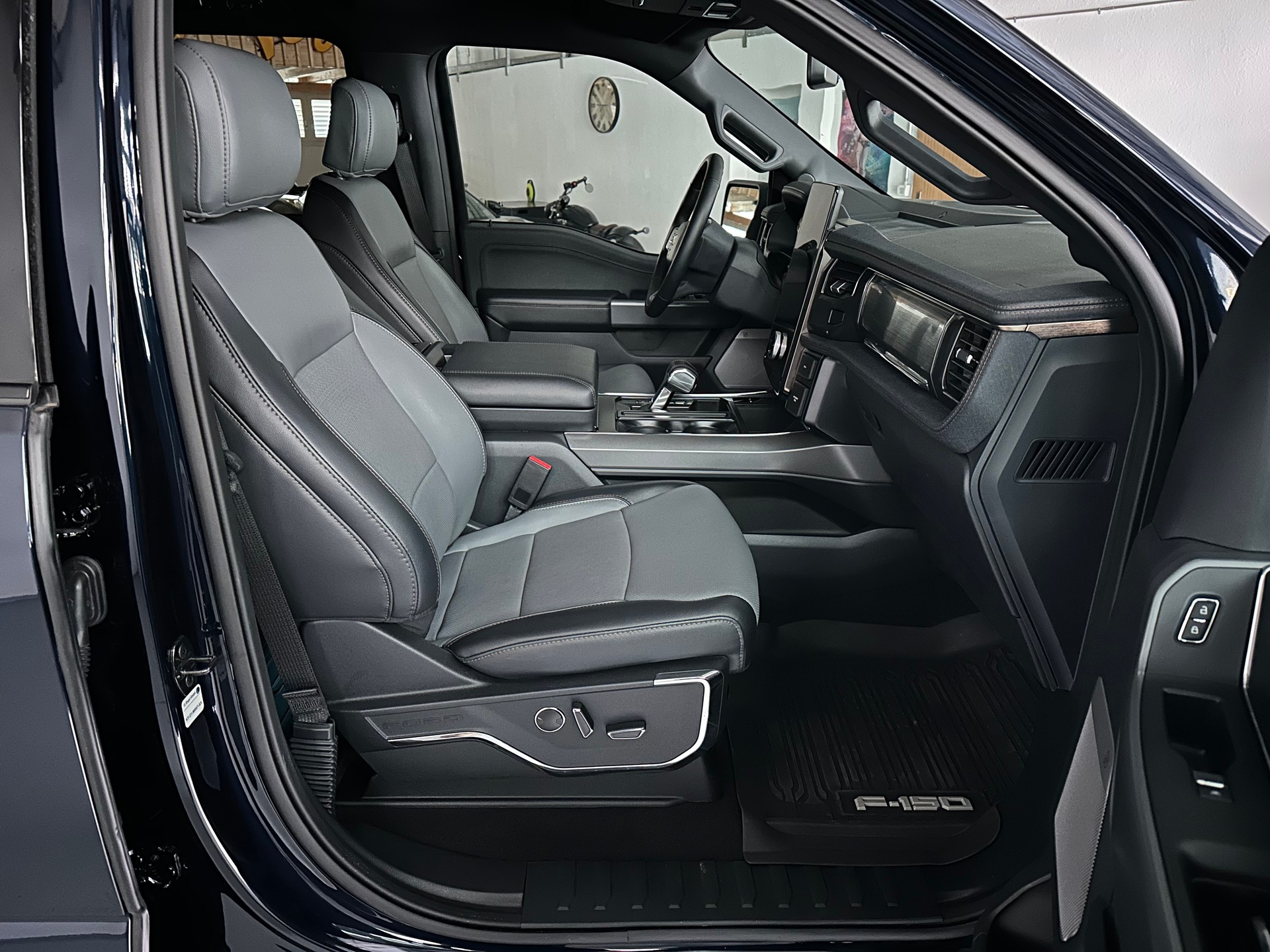 FORD F-150 Lightning-image-6