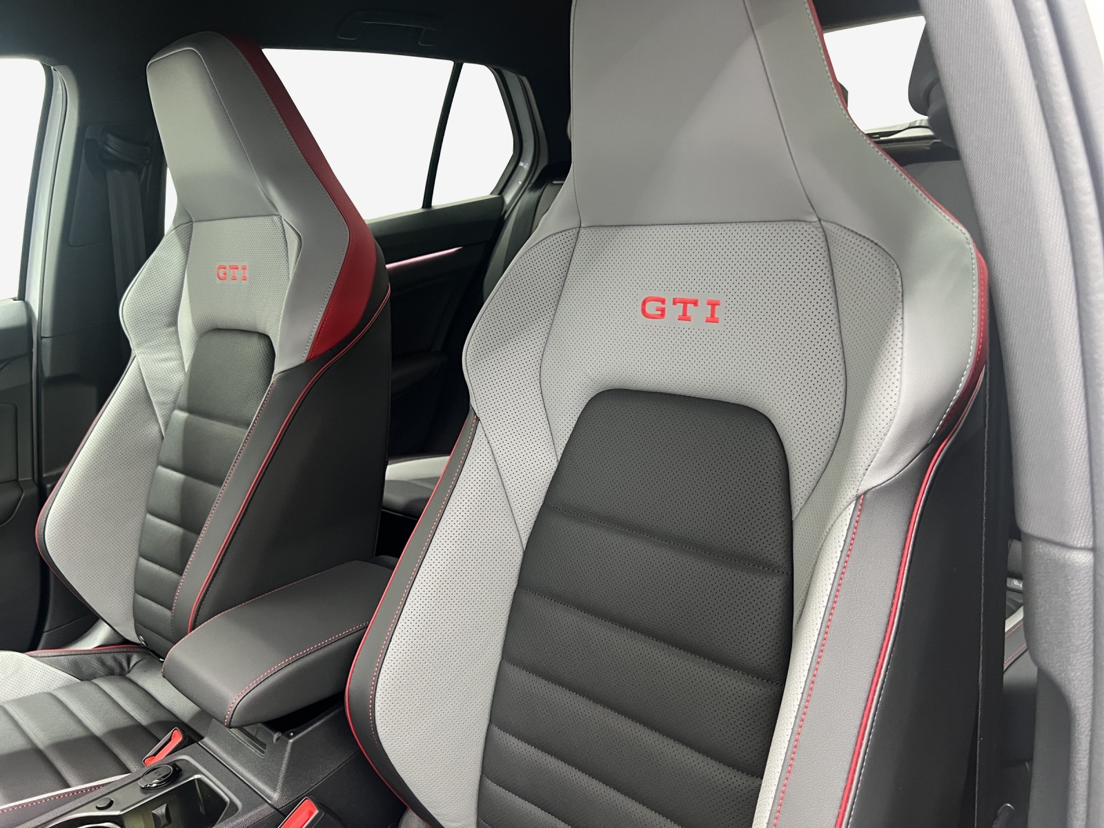 VW Golf 2.0 TSI GTI Clubsport DSG-image-14