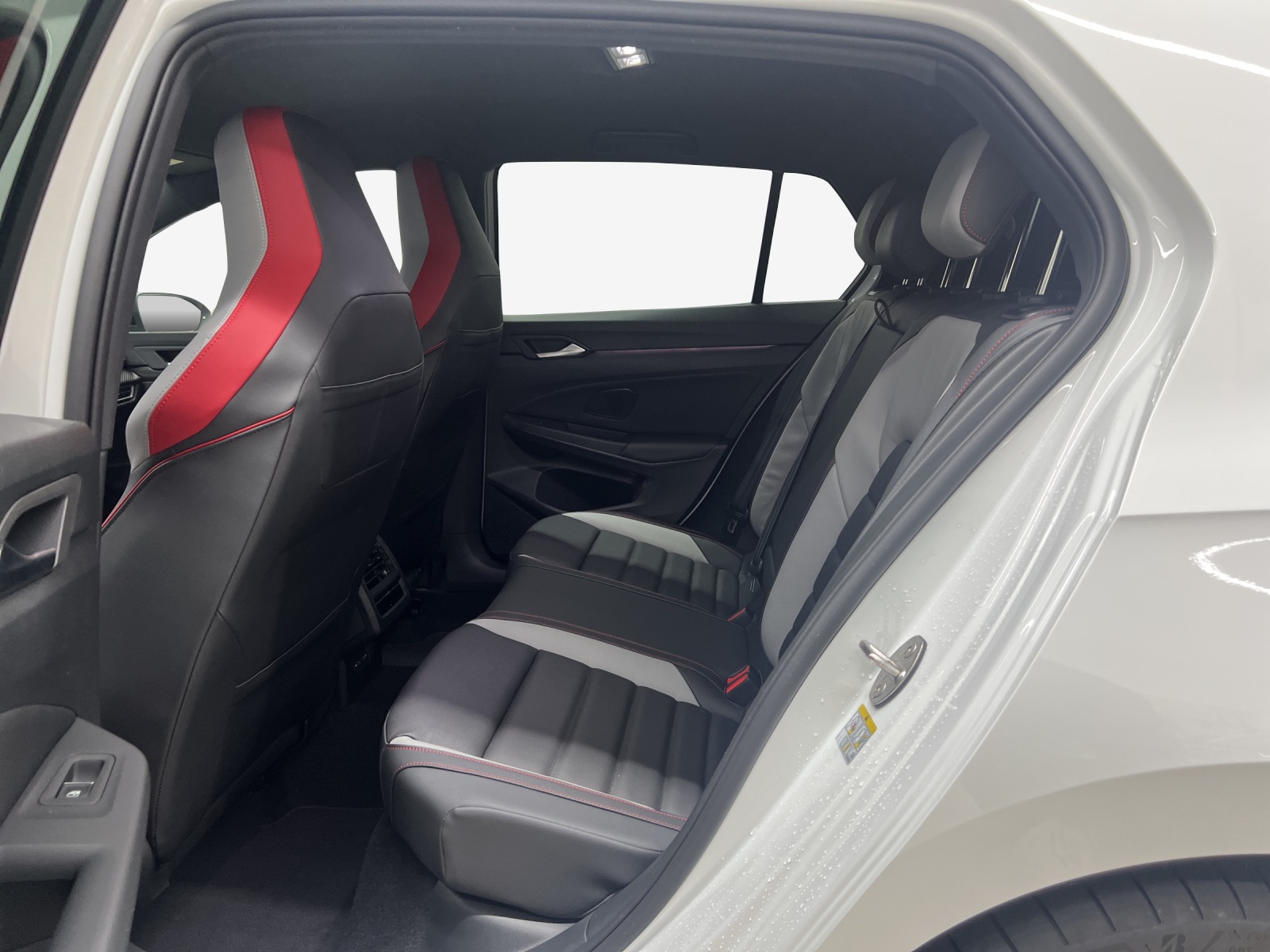 VW Golf 2.0 TSI GTI Clubsport DSG-image-11