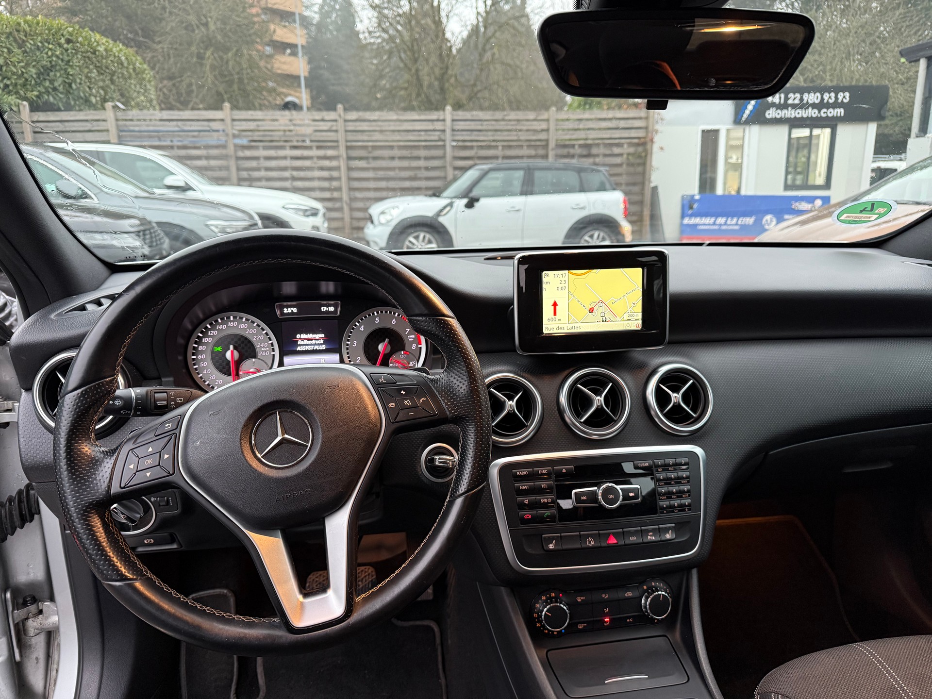 MERCEDES-BENZ A 180 Urban 7G-DCT-image-6