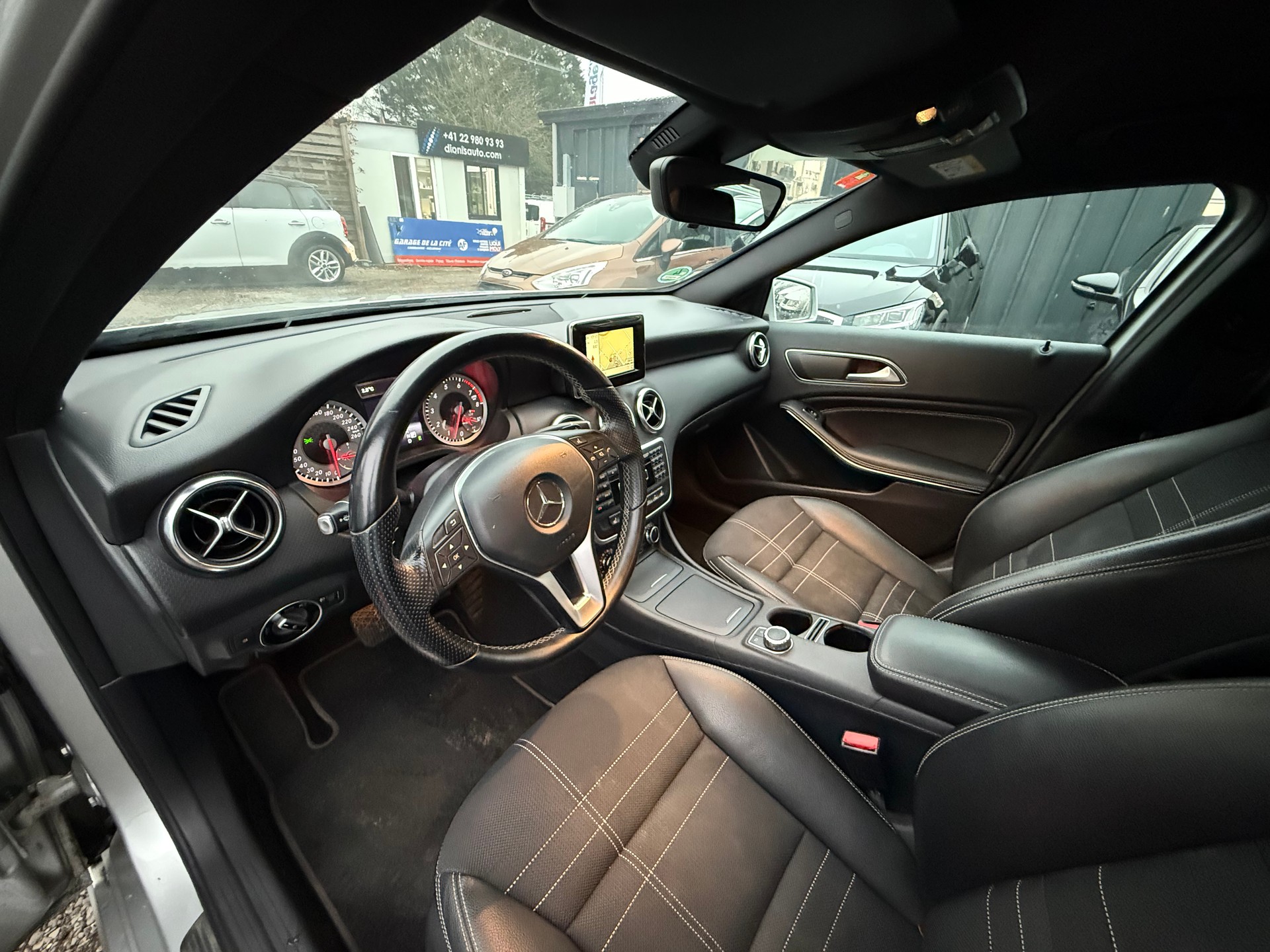 MERCEDES-BENZ A 180 Urban 7G-DCT-image-5