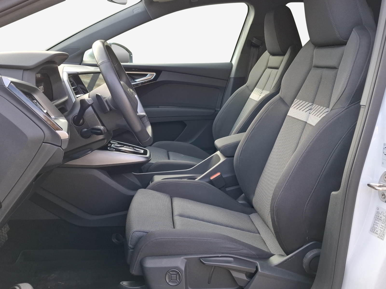 AUDI Q4 e-tron 35-image-8