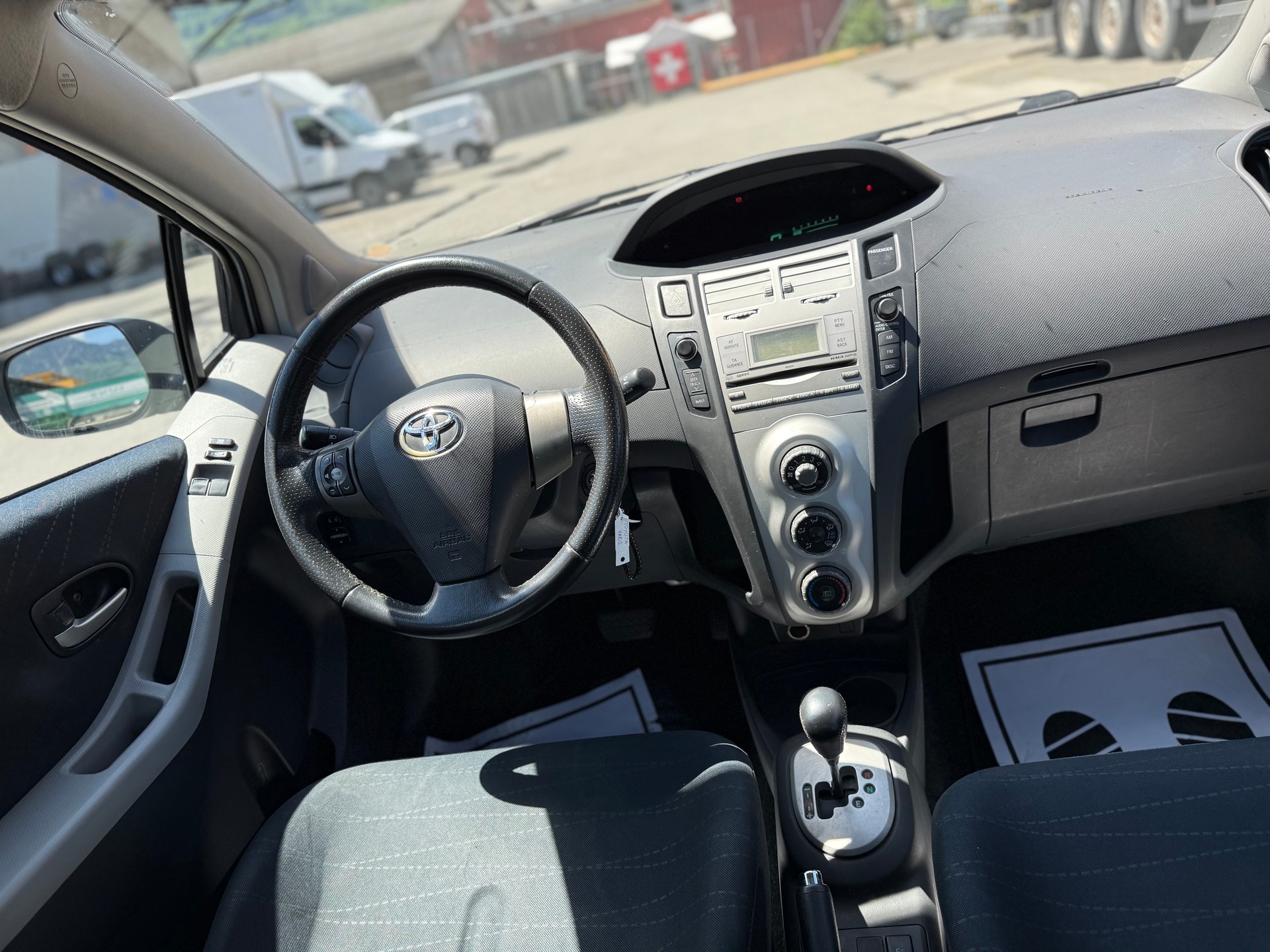 TOYOTA YARIS 1.3 AUTOMAT-image-8