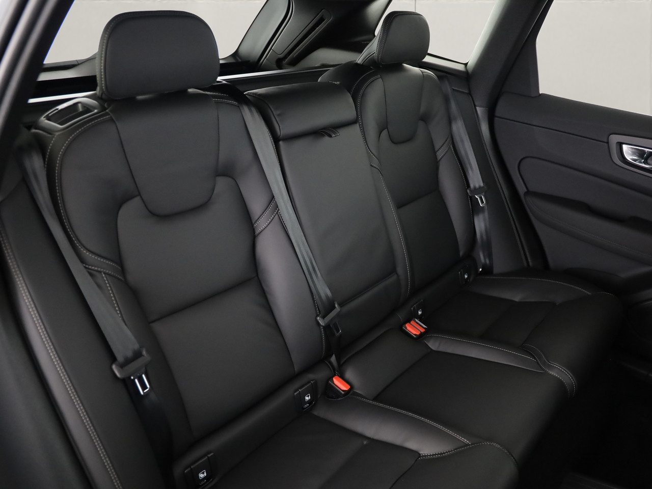 VOLVO XC60 2.0 T6 TE Black Edition eAWD-image-5
