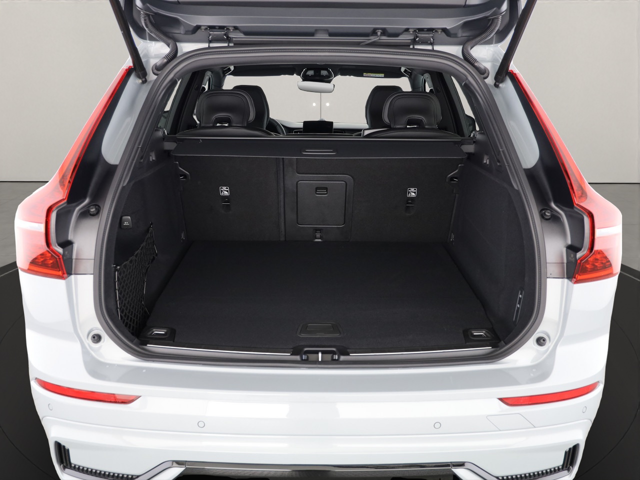 VOLVO XC60 2.0 T6 TE Black Edition eAWD-image-4