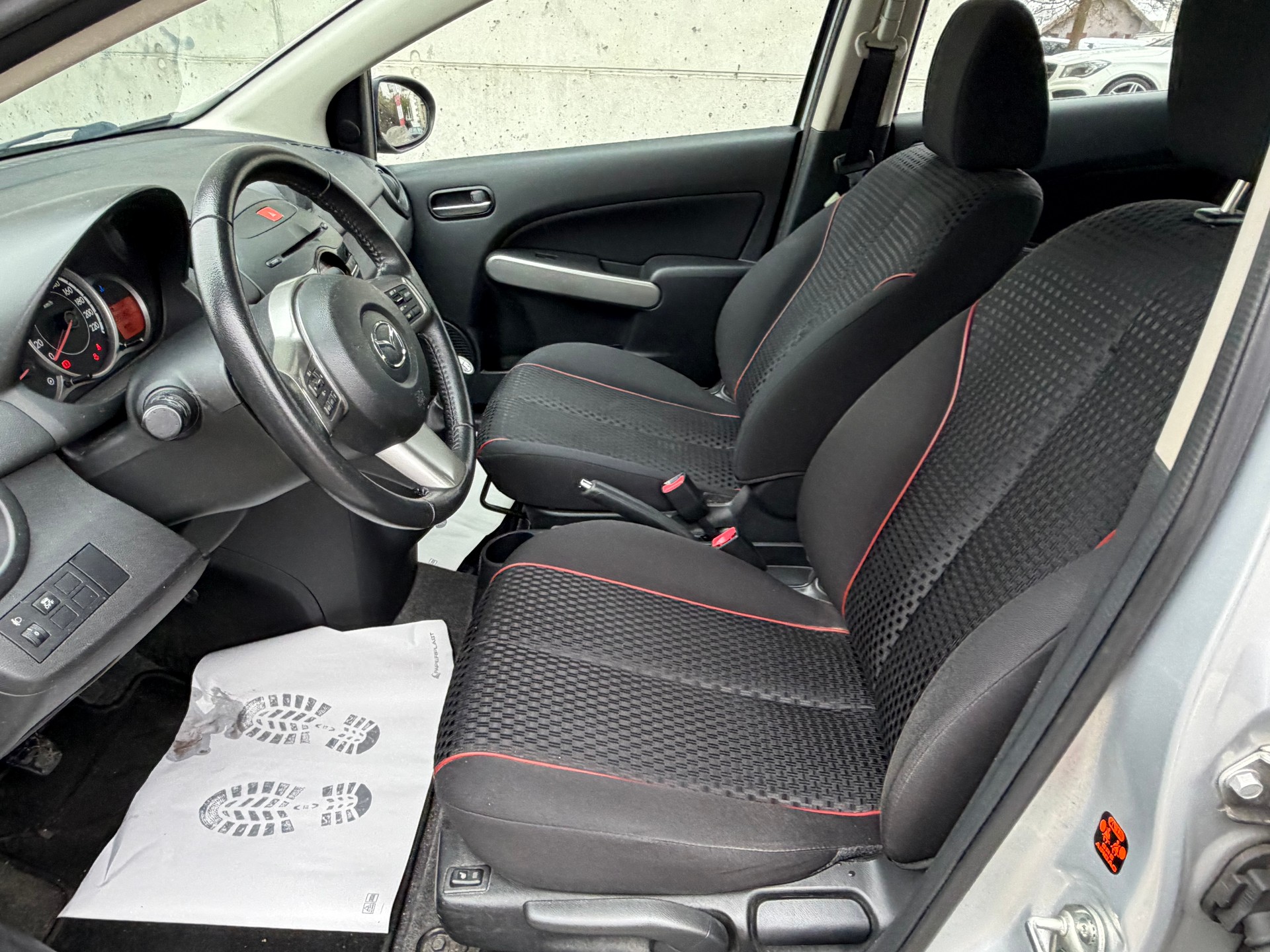 MAZDA 2 1.5i 16V Sport-image-12