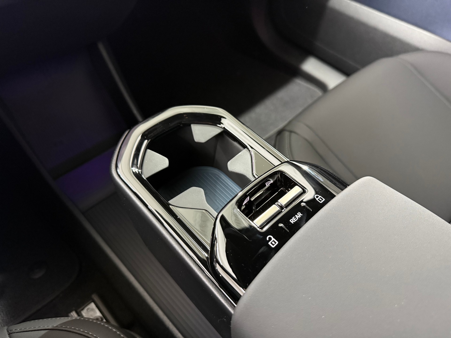 VOLVO EX 30 E60 Twin Plus Performance-image-14