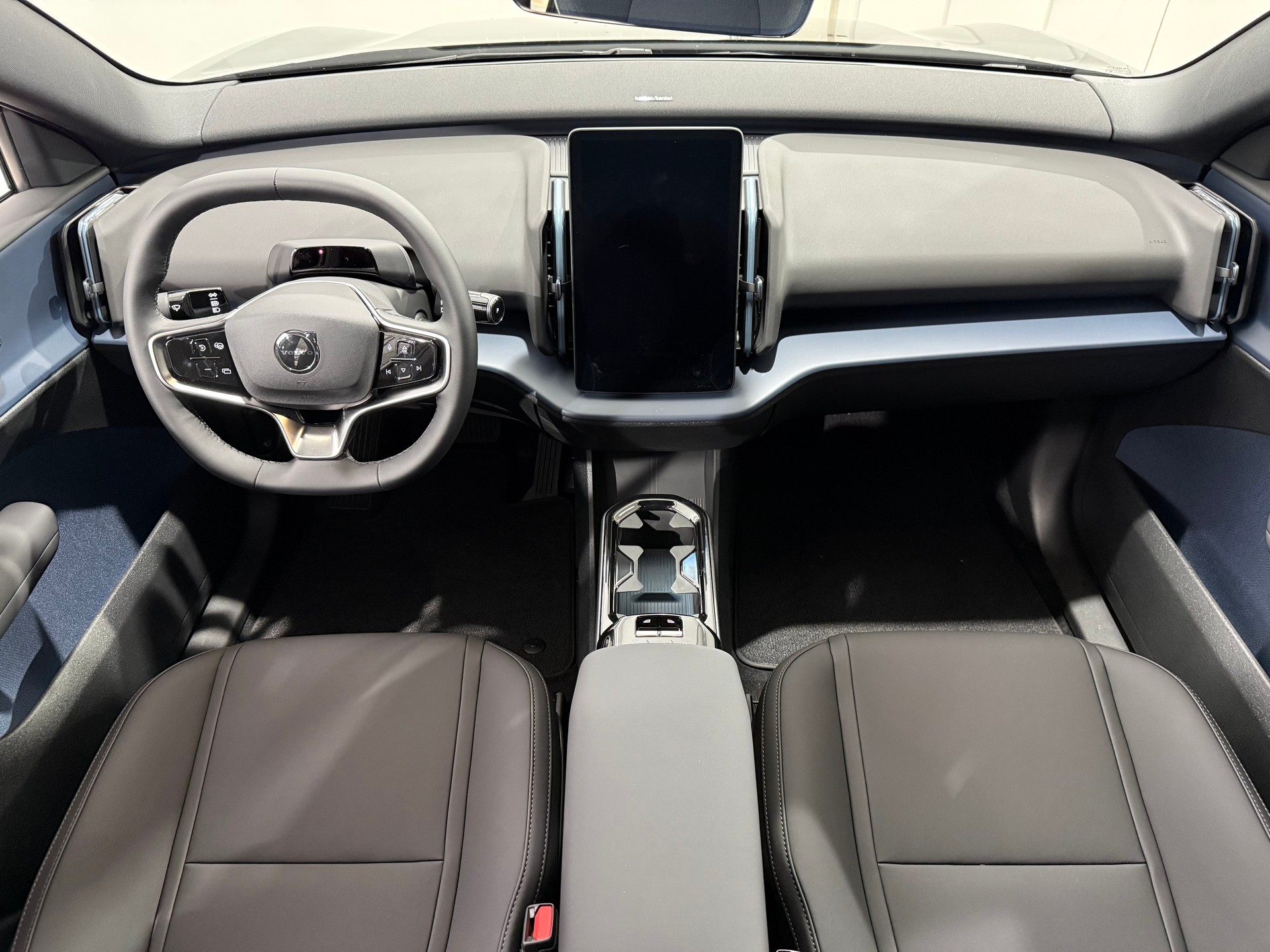 VOLVO EX 30 E60 Twin Plus Performance-image-4