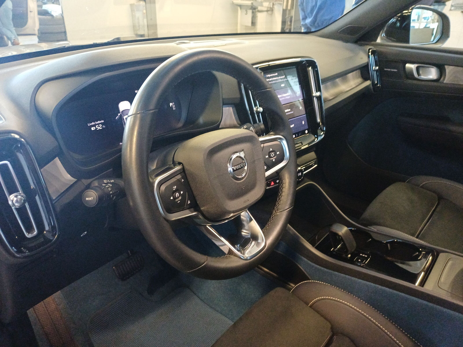 VOLVO EX40 Twin Performance Ultra AWD-image-5