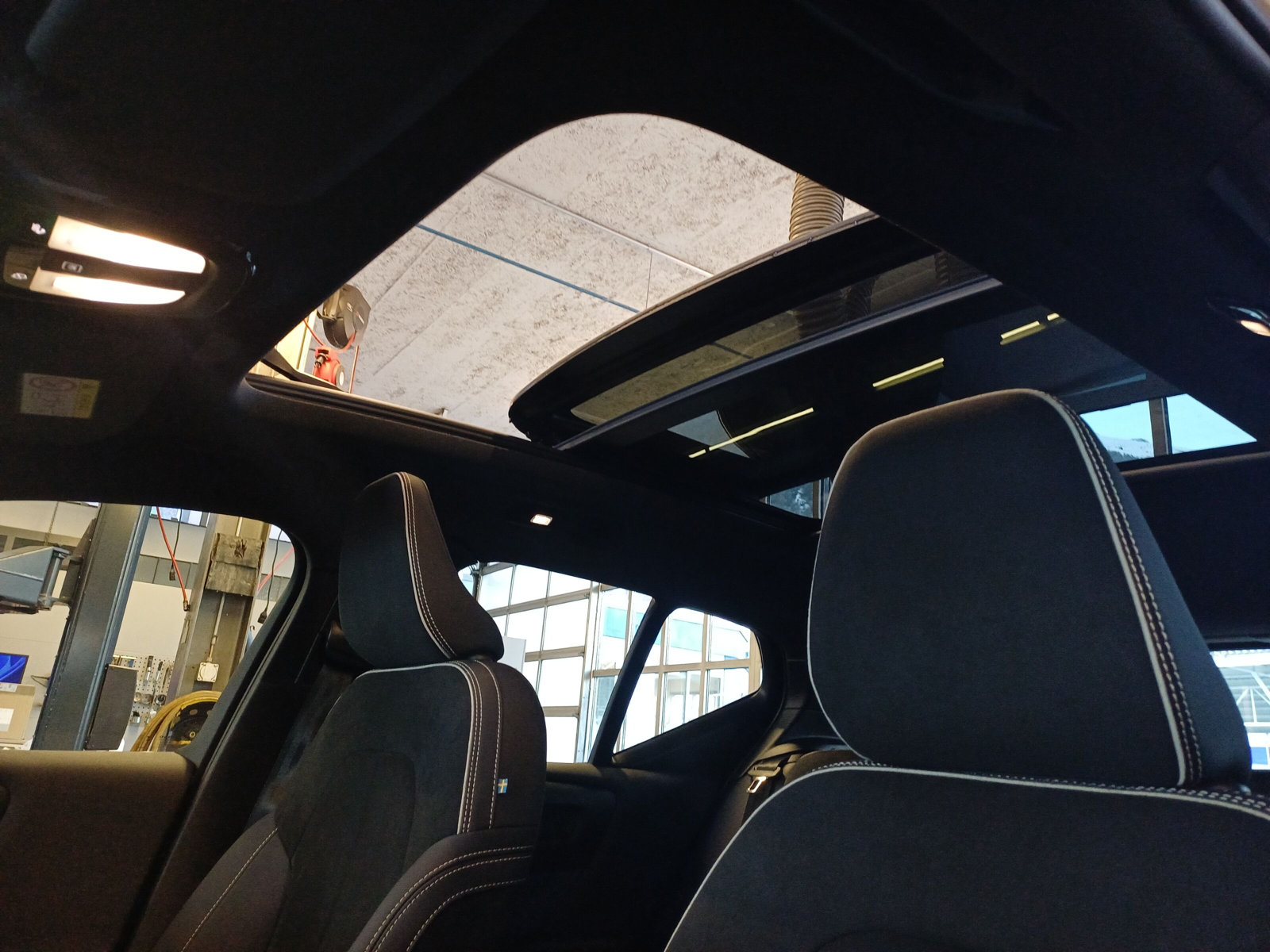 VOLVO EX40 Twin Performance Ultra AWD-image-7