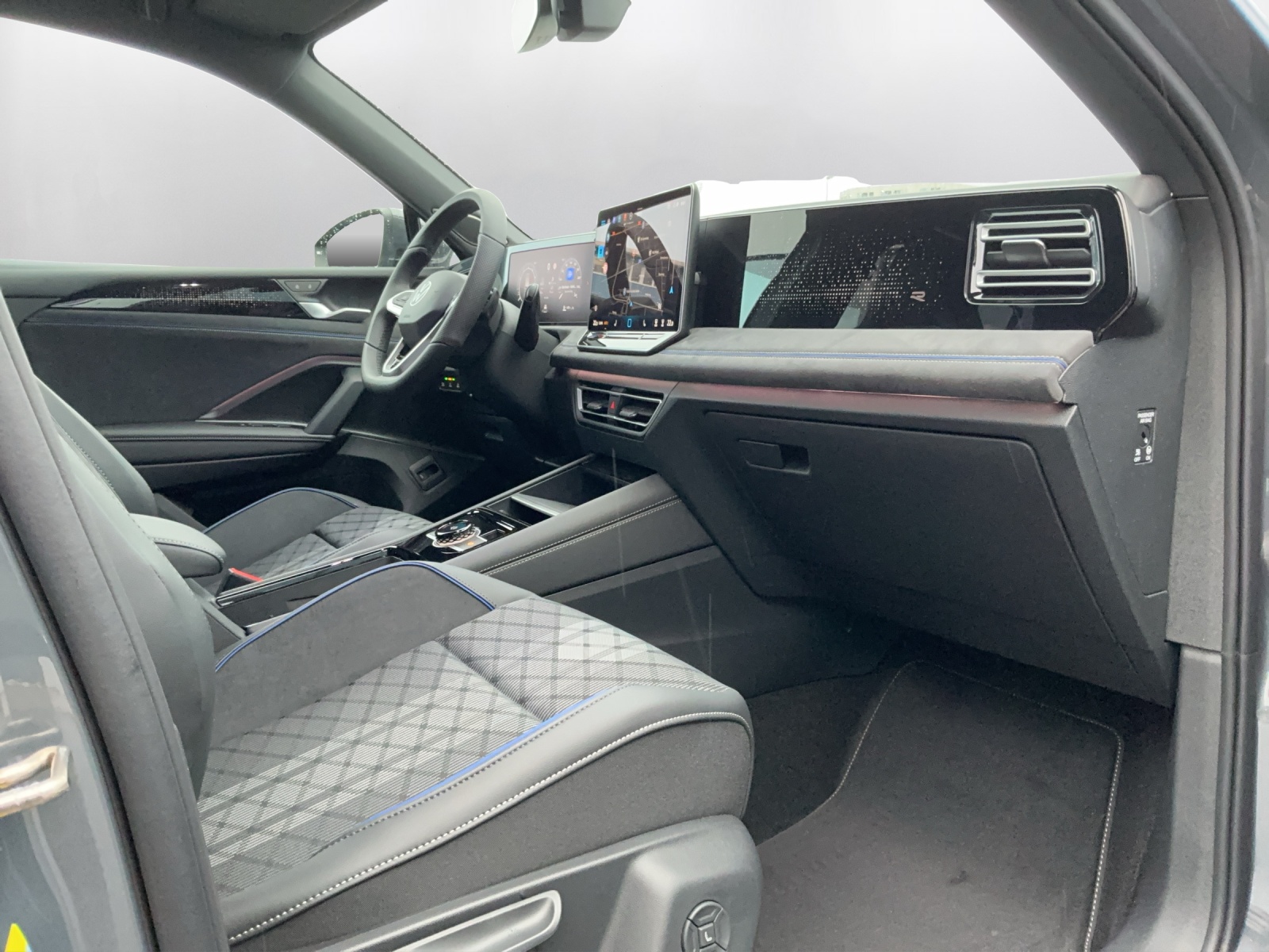 VW Tiguan 2.0 TSI DSG R-Line 4Motion-image-13