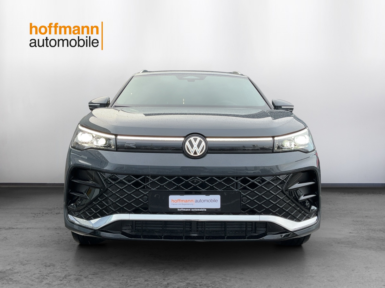 VW Tiguan 2.0 TSI DSG R-Line 4Motion-image-1