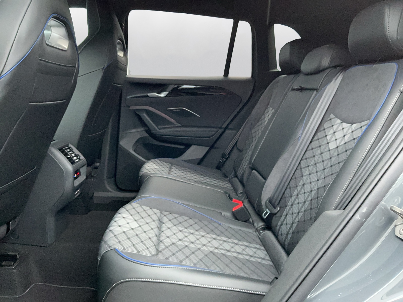 VW Tiguan 2.0 TSI DSG R-Line 4Motion-image-10