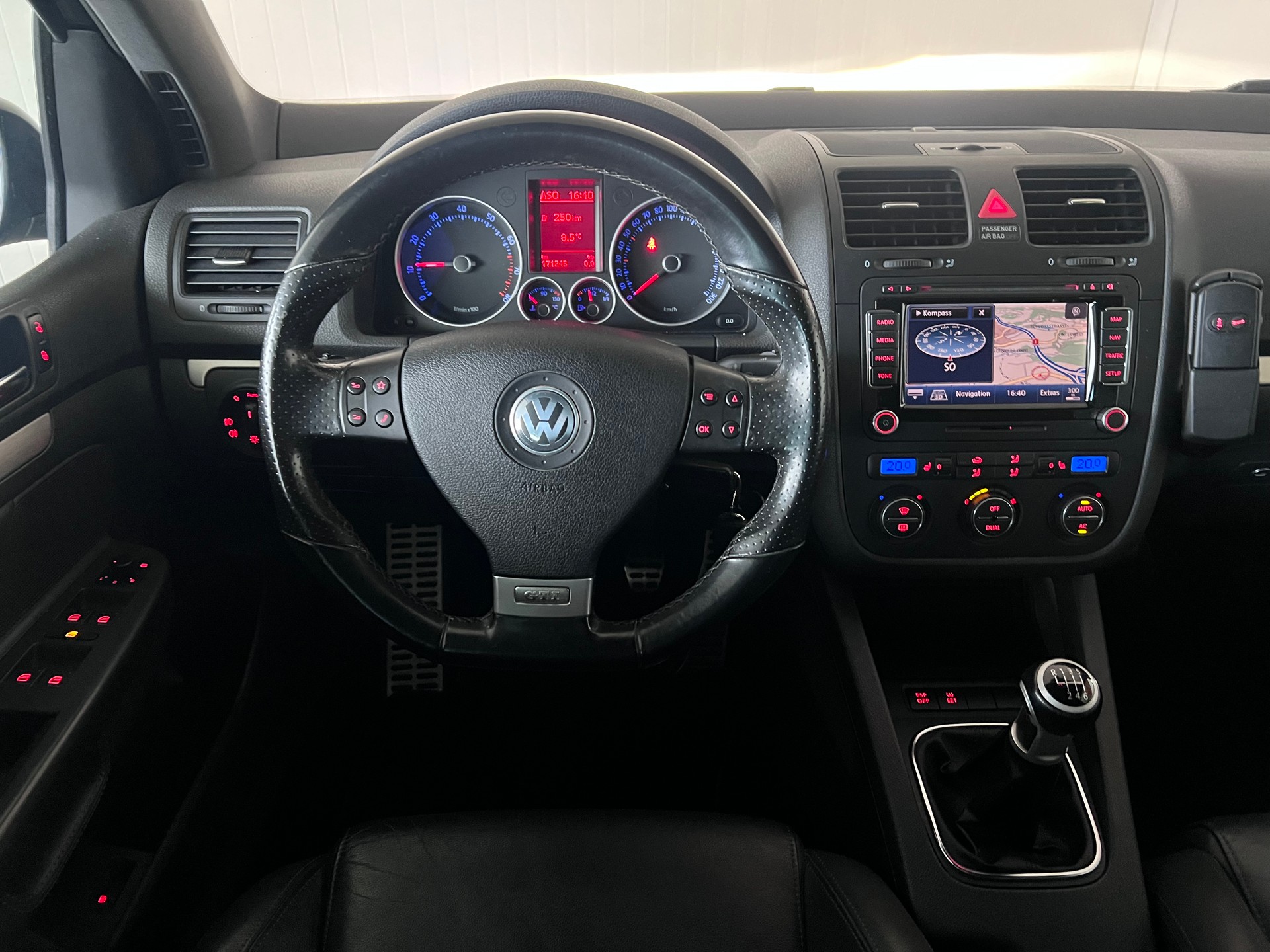 VW Golf 2.0 TFSI GTI-image-18