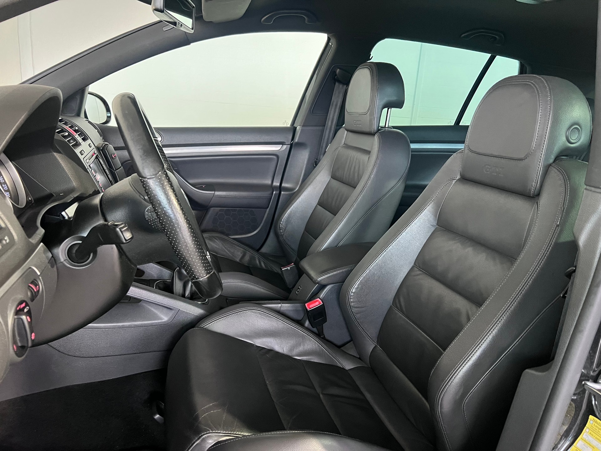 VW Golf 2.0 TFSI GTI-image-11